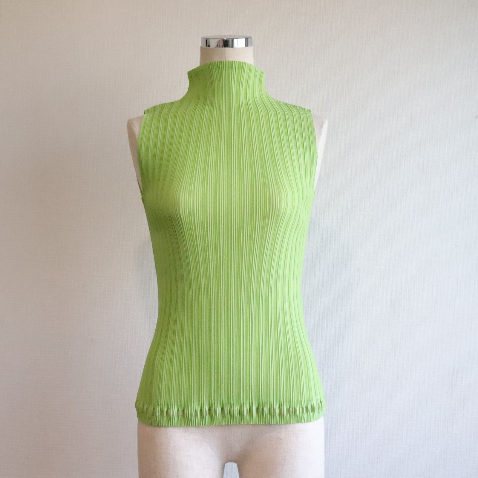 【極美品】PLEATS PLEASE プリーツプリーズ ハイネック 3 Lサイズ PLEATS PLEASE プリーツプリーズ イッセイミヤケ ノースリーブ