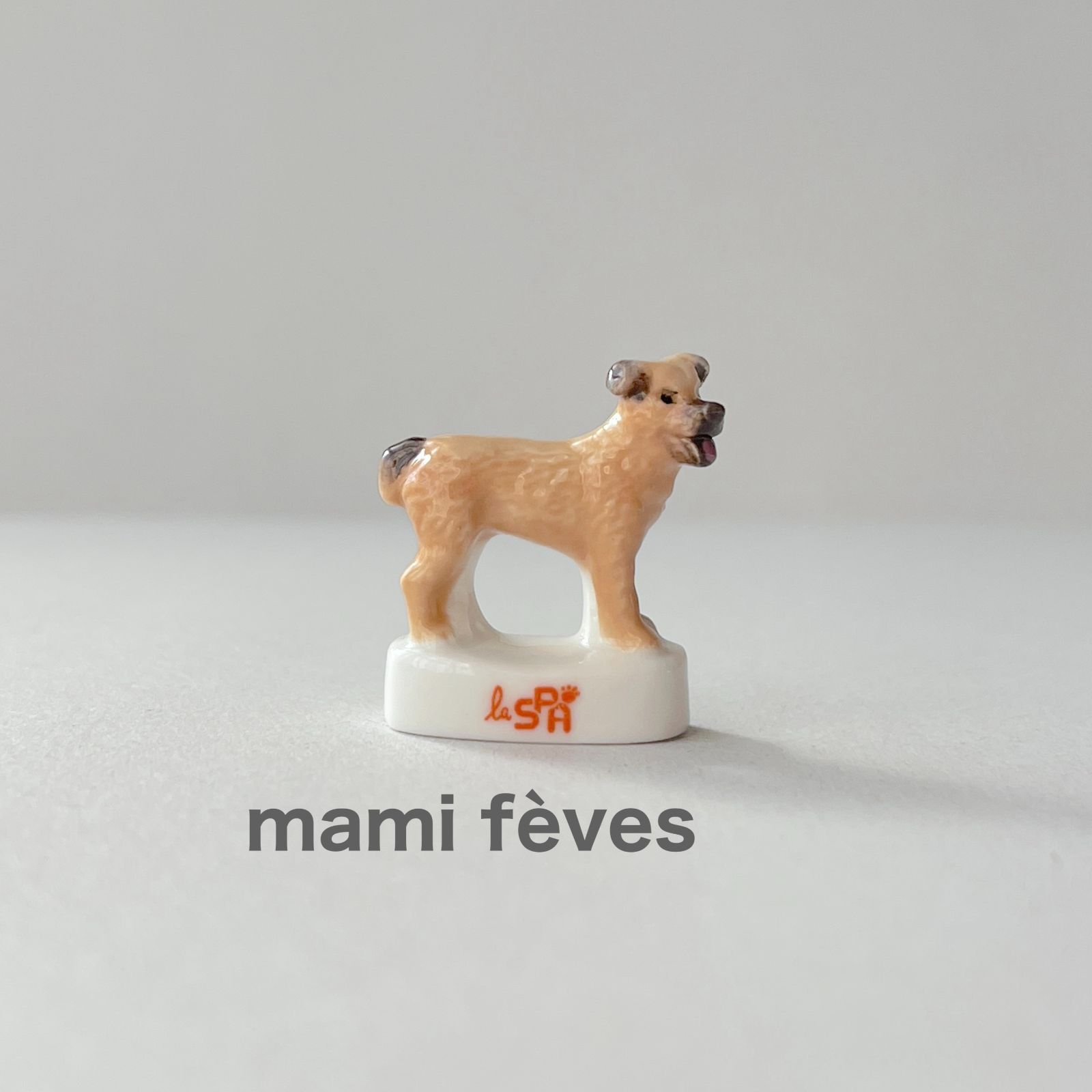 フェーヴ 犬 フランス フェーブ ミニチュア陶器 m-0927 - メルカリ