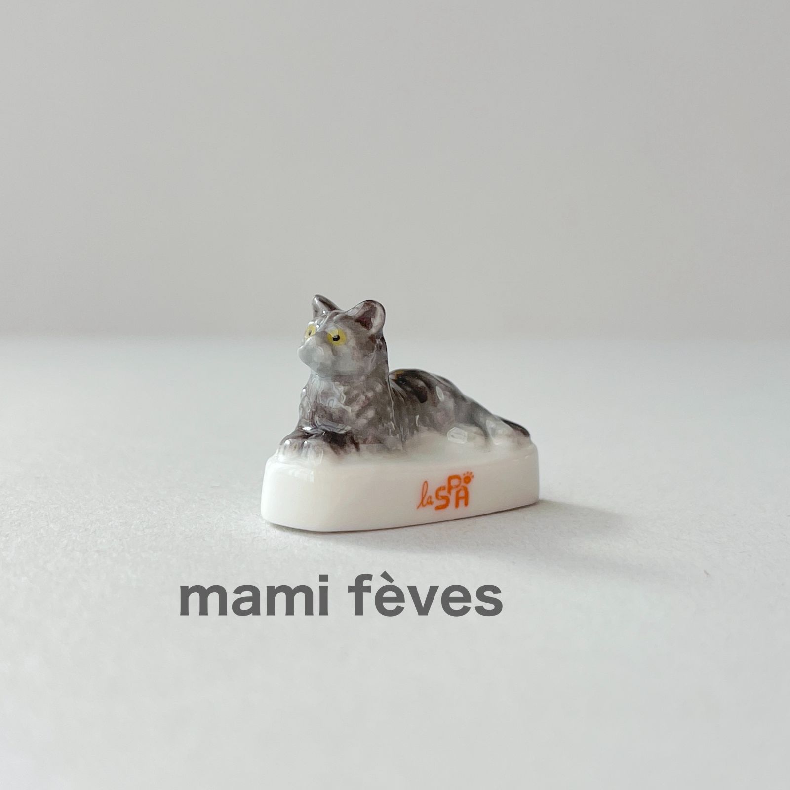フェーヴ 猫 フランス フェーブ ミニチュア陶器 m-0928 - メルカリ