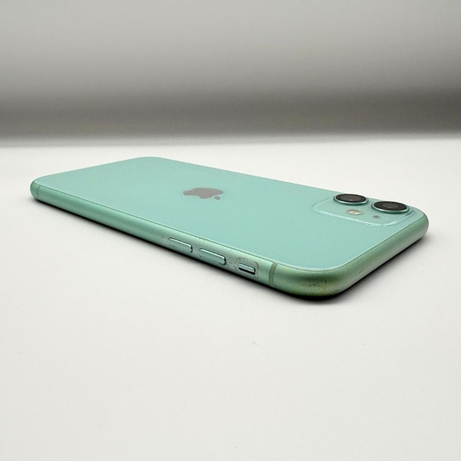 iPhone11 【極美品】iPhone11 64GB 赤 SIMロック解除済み ◇au 