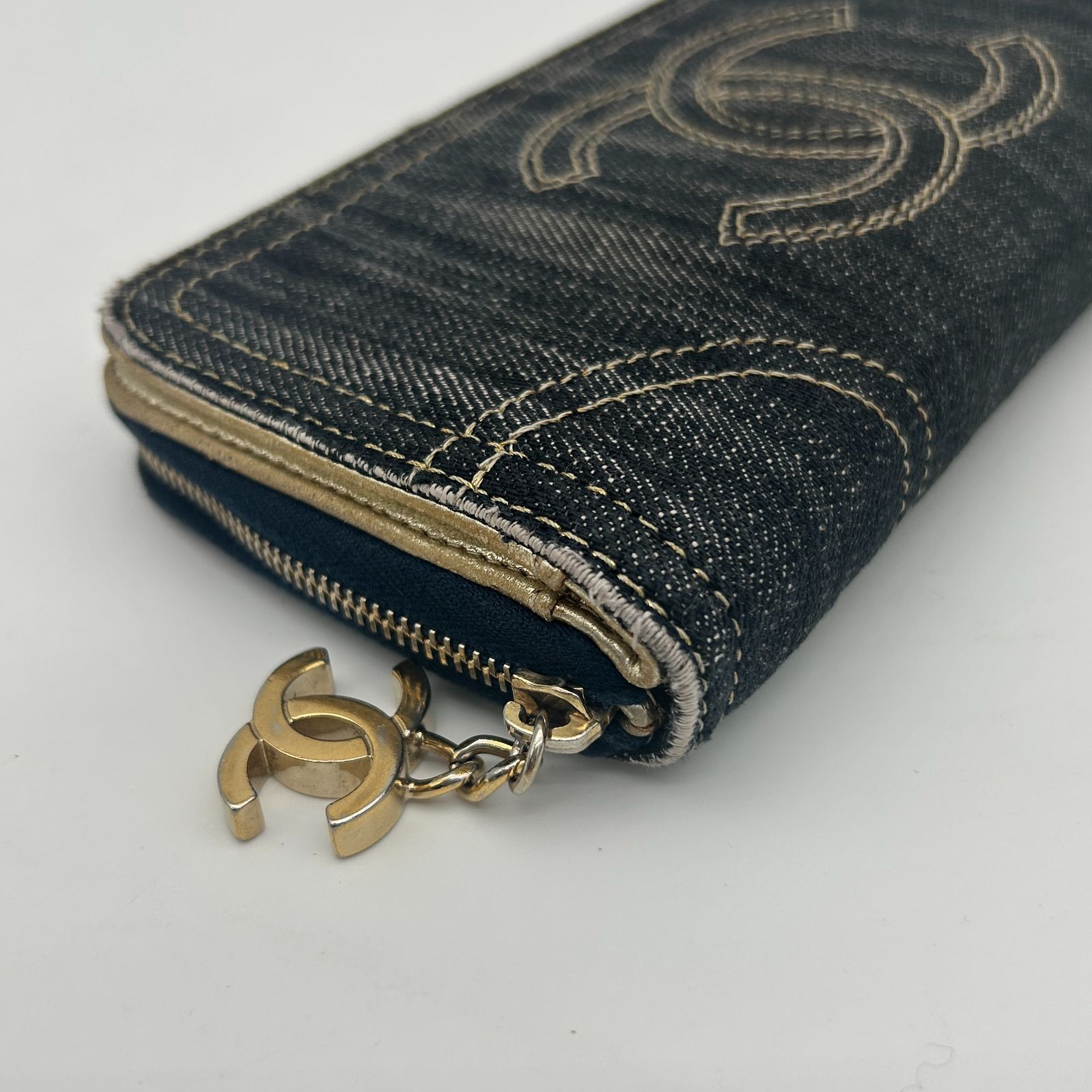 CHANEL シャネル スパークリングデニム ラウンドファスナー長財布 ココ