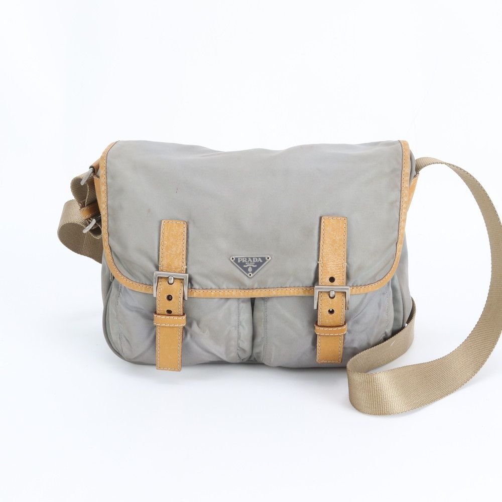 プラダ 【極美品】PRADA テスートナイロン メッセンジャーバッグ プラダ 【極美品】PRADA テスートナイロン メッセンジャーバッグ