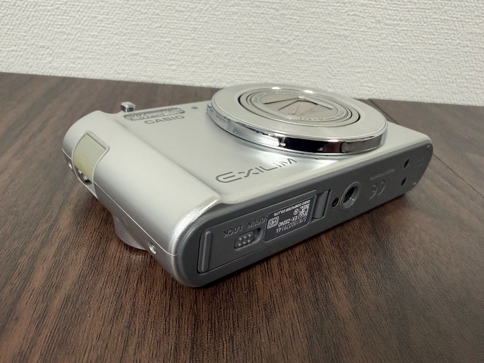 極美品】CASIO EXILIM EX-ZS240 シルバー コンデジ - メルカリ