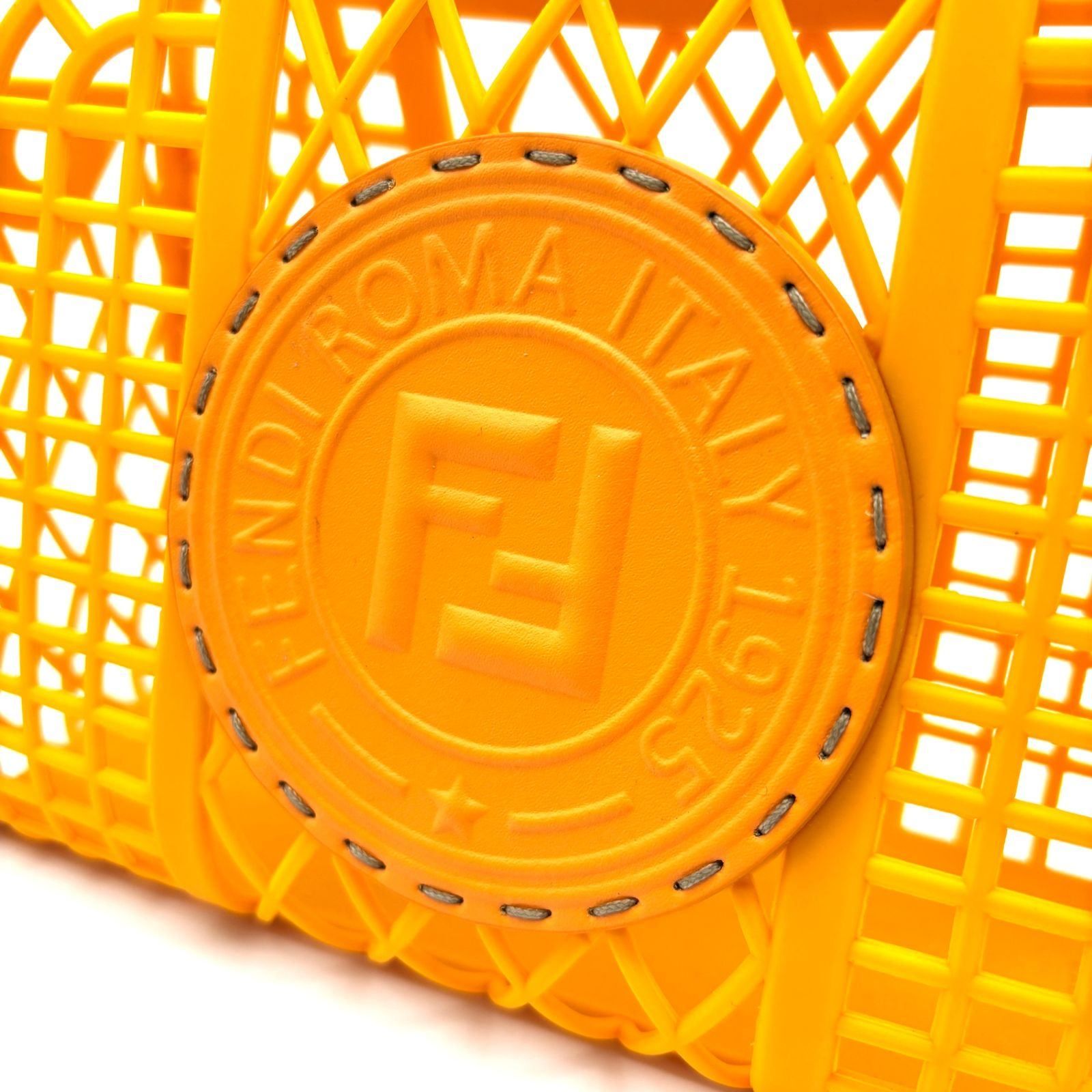 極美品 FENDI フェンディ バケット ミディアム ハンドバッグ カゴ 