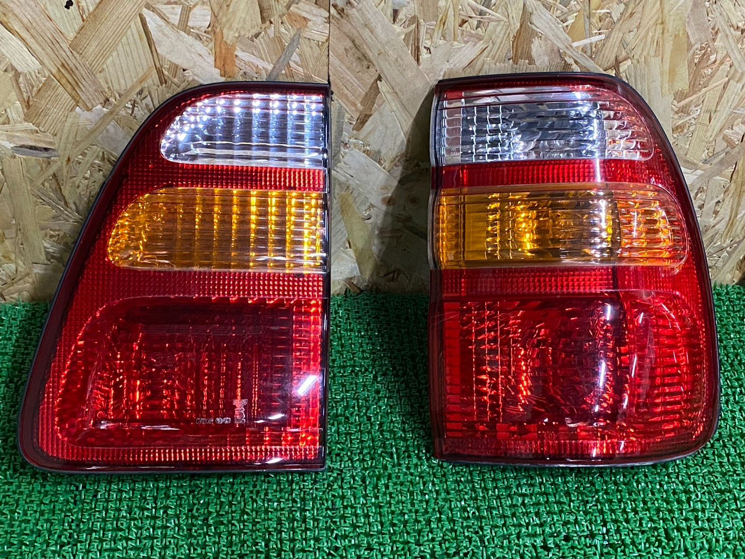 美品！】トヨタ 100 ランドクルーザー 純正 テールランプ テールライト