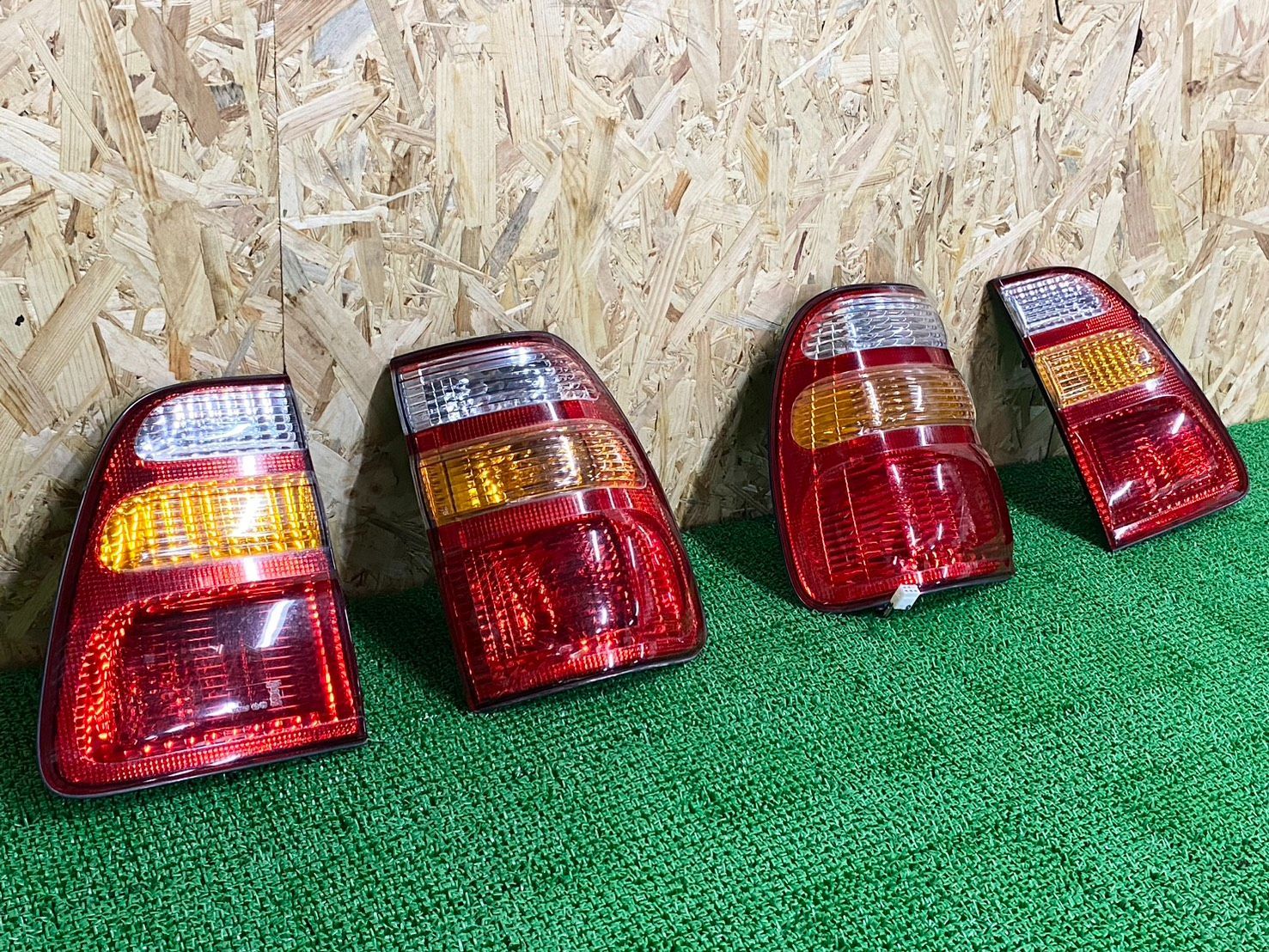 美品！】トヨタ 100 ランドクルーザー 純正 テールランプ テールライト