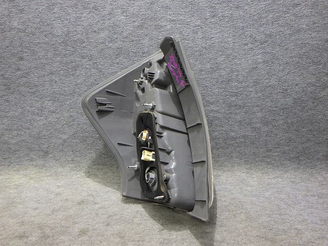 HOT，得価】 プリウスアルファ 右テール ZVW40/41 前期 47-47 81551