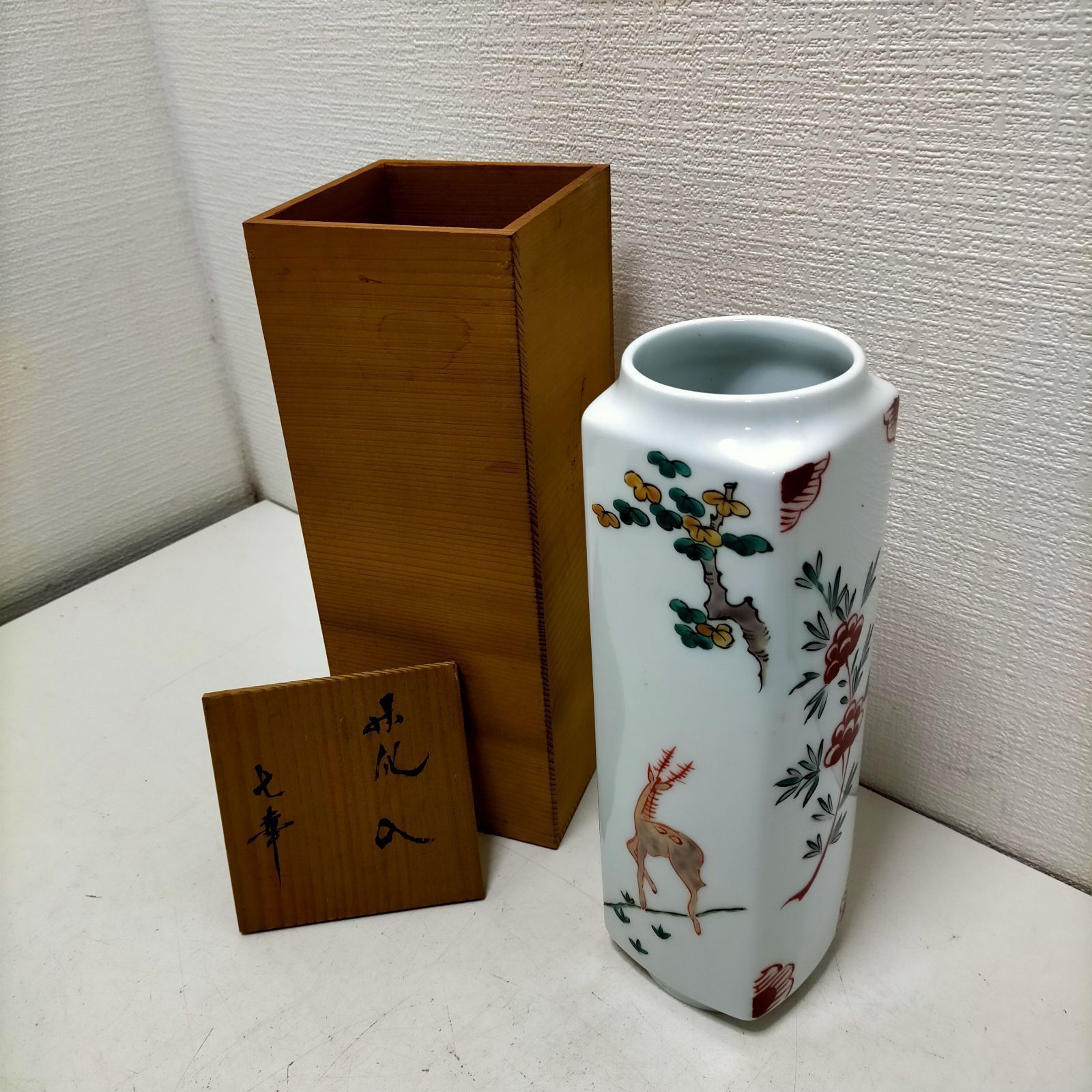 低価，品質保証 色絵花瓶 角型 花器 和風 草花文 赤絵 白磁 床の間 茶道具