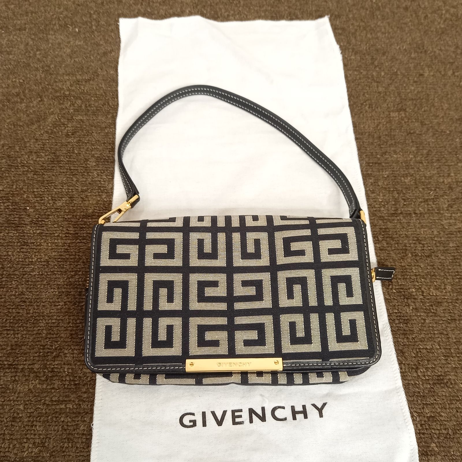 美品】GIVENCHY ジバンシィ ハンドバッグ ブラック ロゴ ジャガード