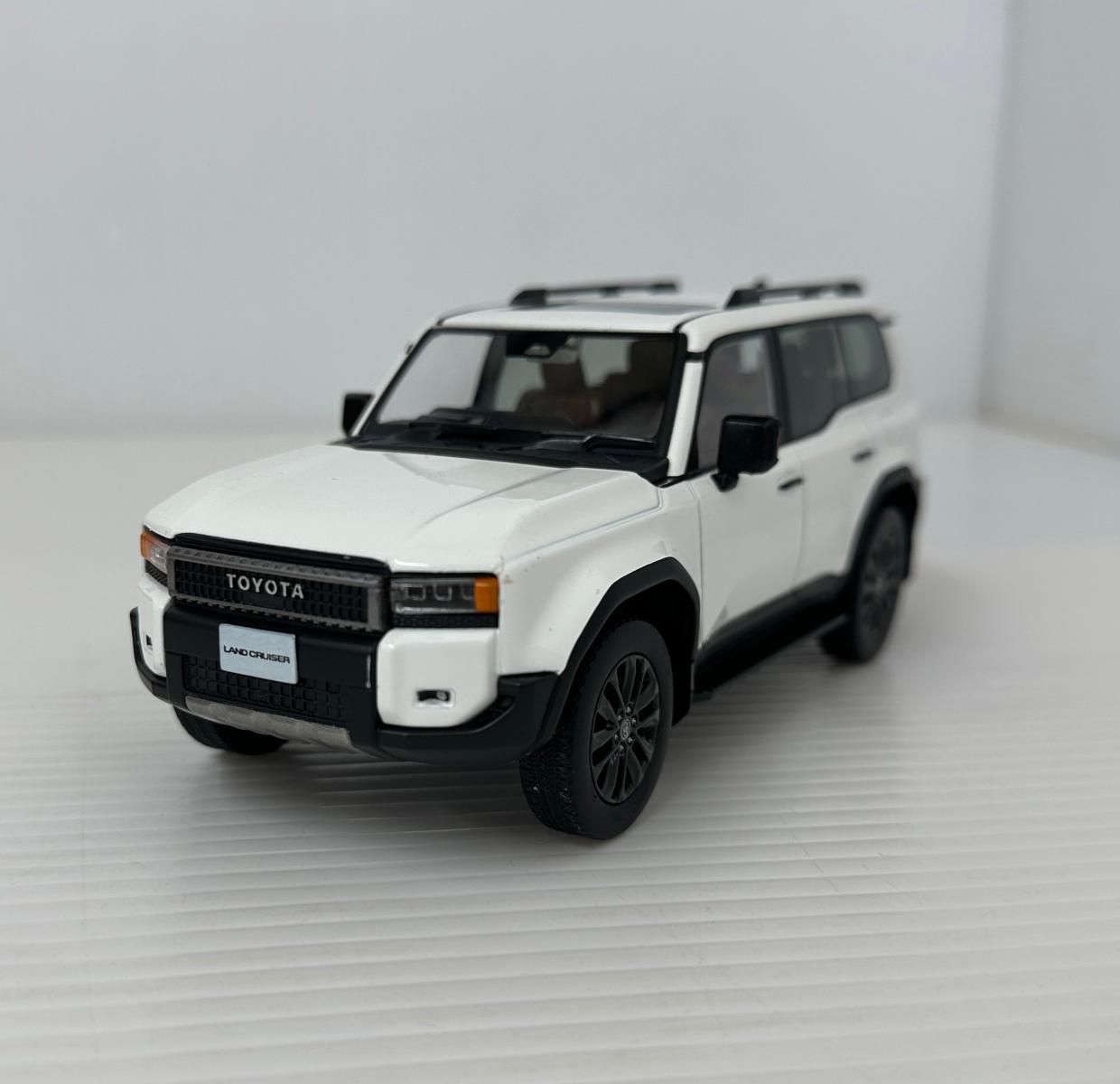 トヨタ ランドクルーザー ミニカー 1/30スケール ダイキャスト製 新品 