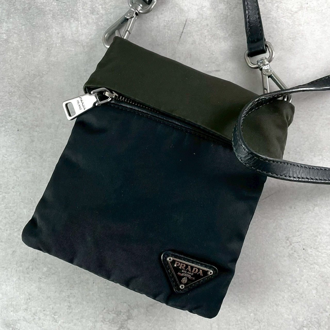 PRADA プラダ ショルダーバッグ ポシェット 斜めがけ 肩掛け 三角