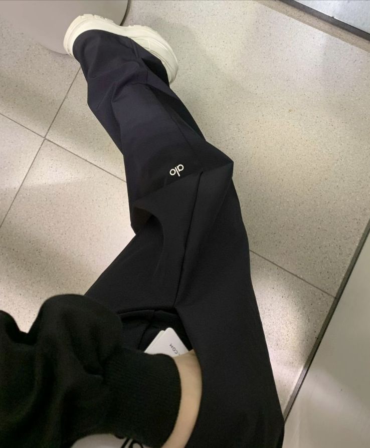 新品 Alo Yoga パンツ ボトム トラウザー アローヨガ ブラック