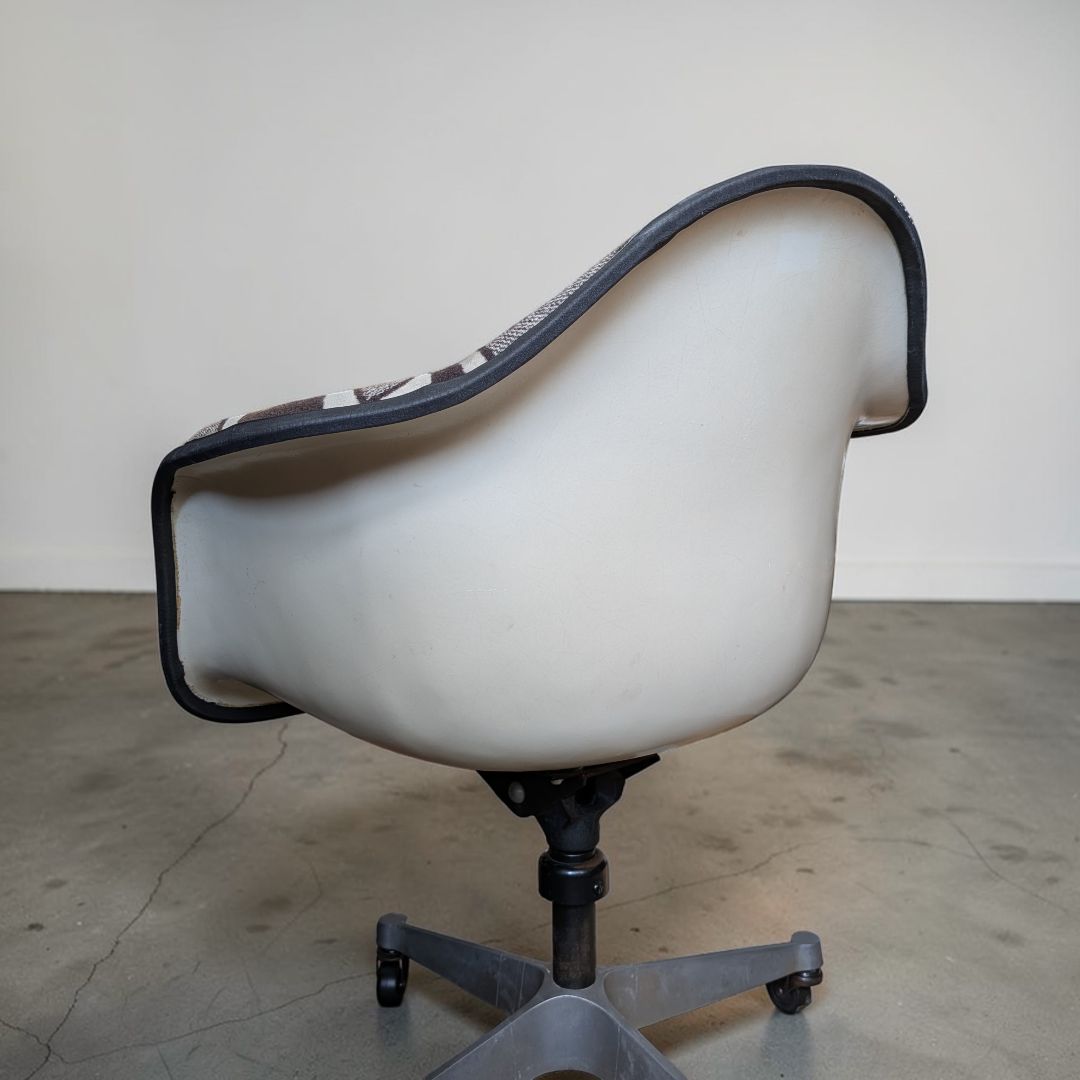 ハーマンミラー |イームズアームシェルチェア