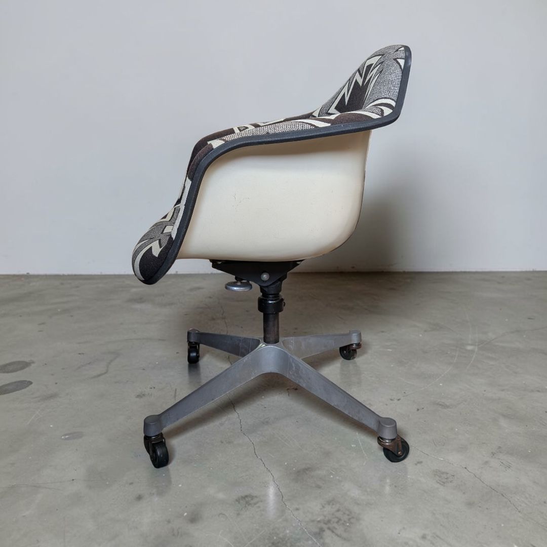 ハーマンミラー |イームズアームシェルチェア