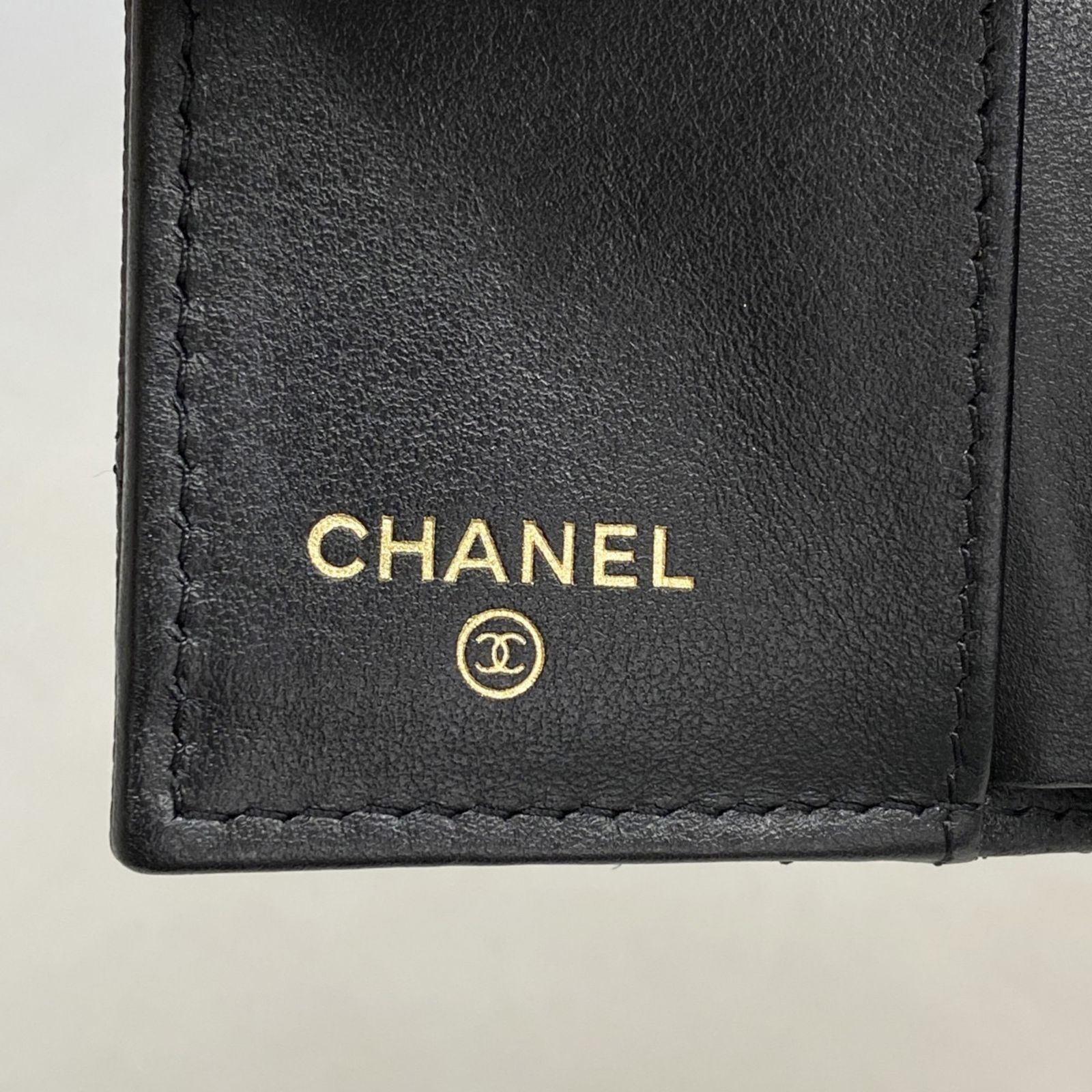 シャネル(Chanel) シャネル 三つ折り財布 マトラッセ キャビアスキン 