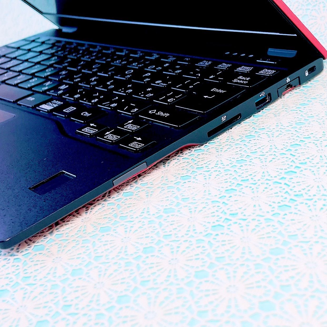 薄型✨カメラ✨Bluetooth✨SSD✨15.6インチ✨黒✨ノートパソコン 