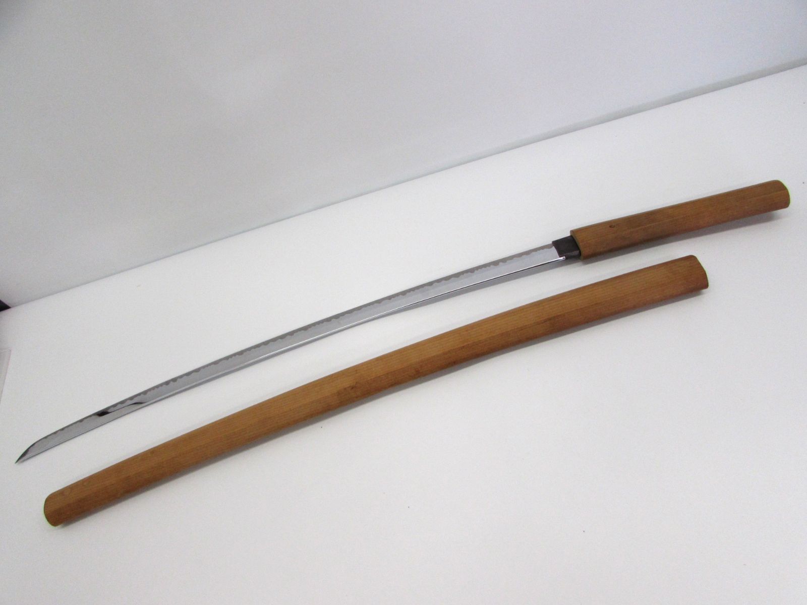 防犯対策 模造刀 2本セット 白鞘 木鞘 全長 約104cm/70cm レプリカ 美術品・アンティーク・コレクション 防犯対策 模造刀 2本セット 白鞘