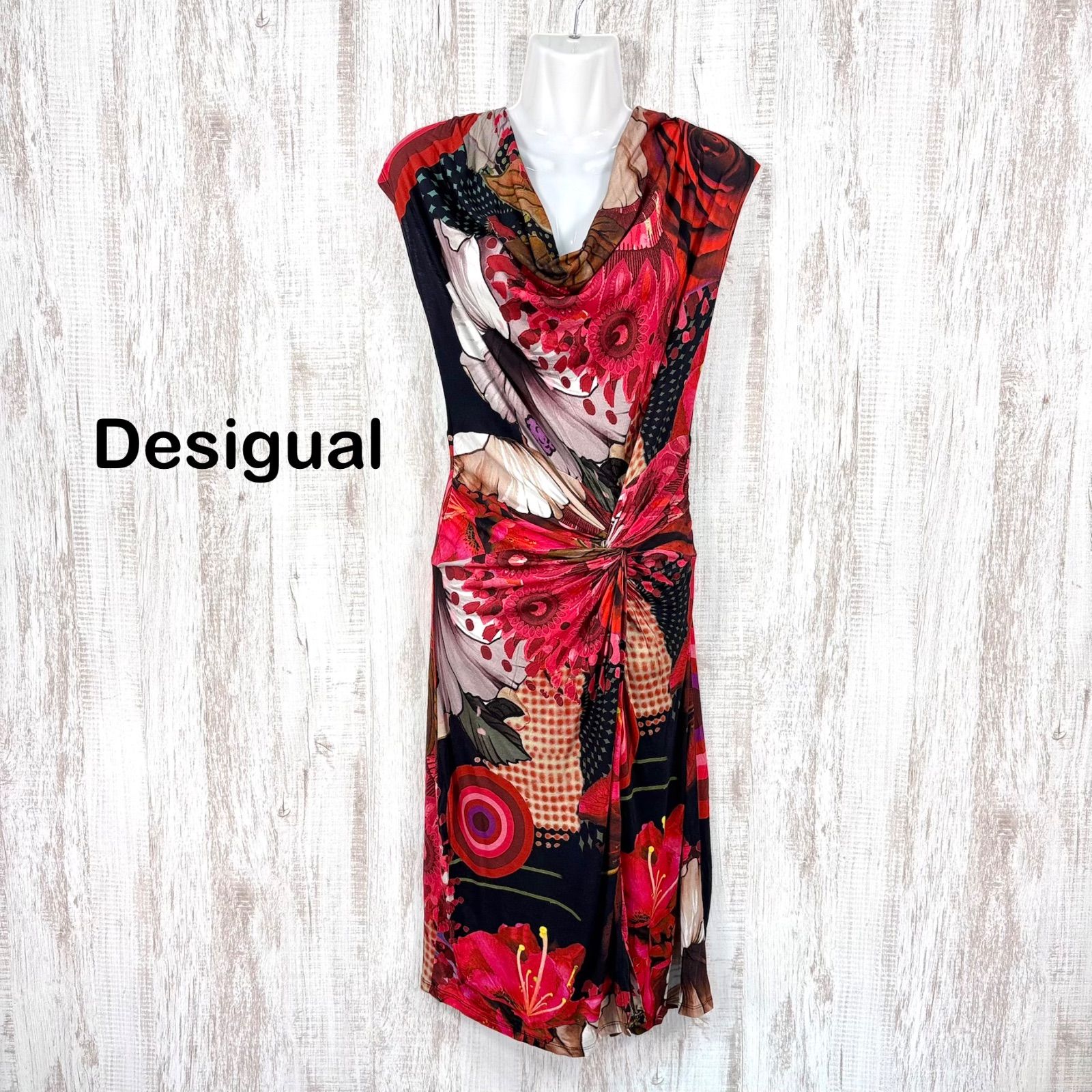 美品 Desigual デシグアル リアルフラワープリント 総柄 ウエストギャザー オープンネック フレンチスリーブ タイトワンピース ノースリーブ ストレッチ レッド