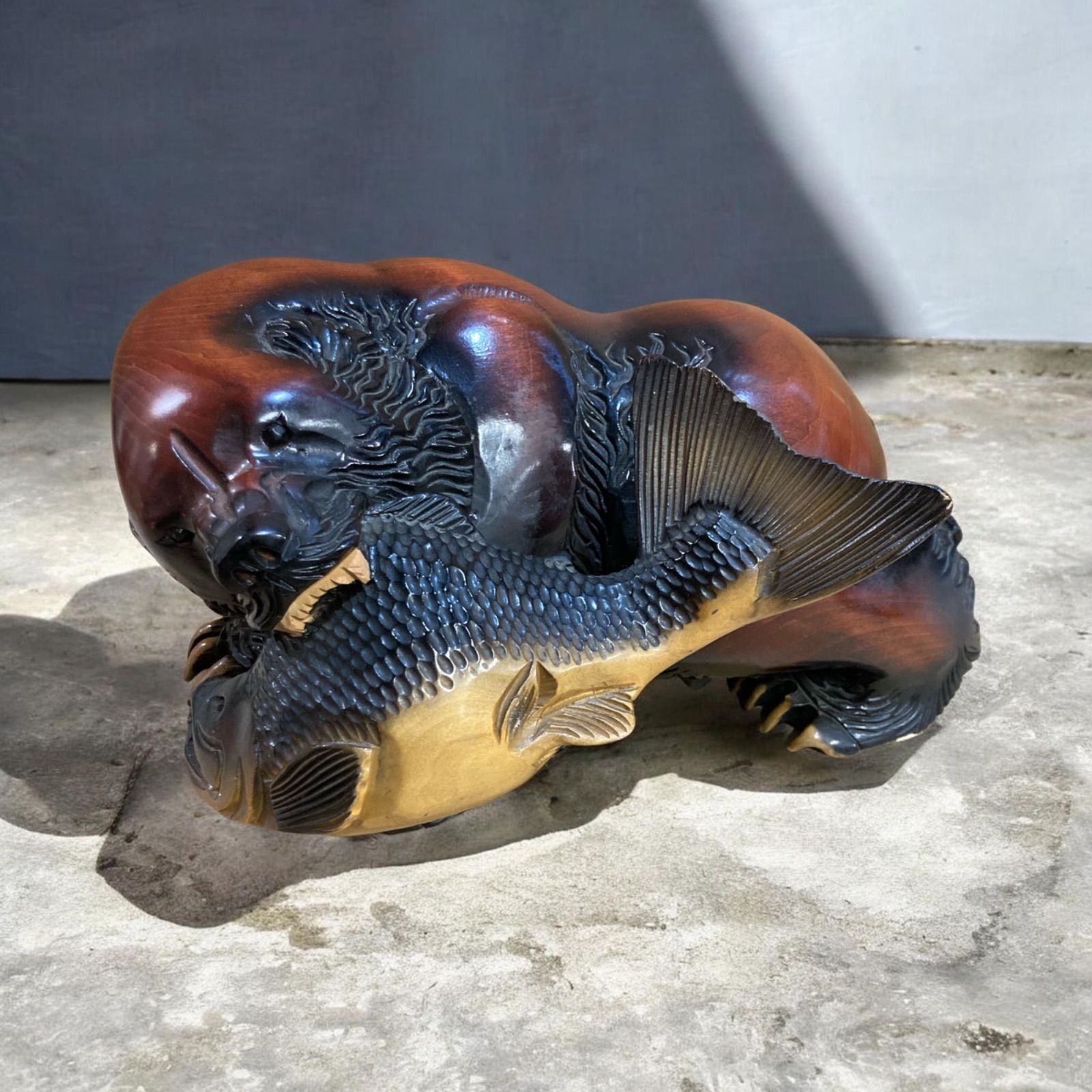 木彫り 熊 魚 格闘 置物 オブジェ 民芸品 インテリア 彫刻 熊 北海道