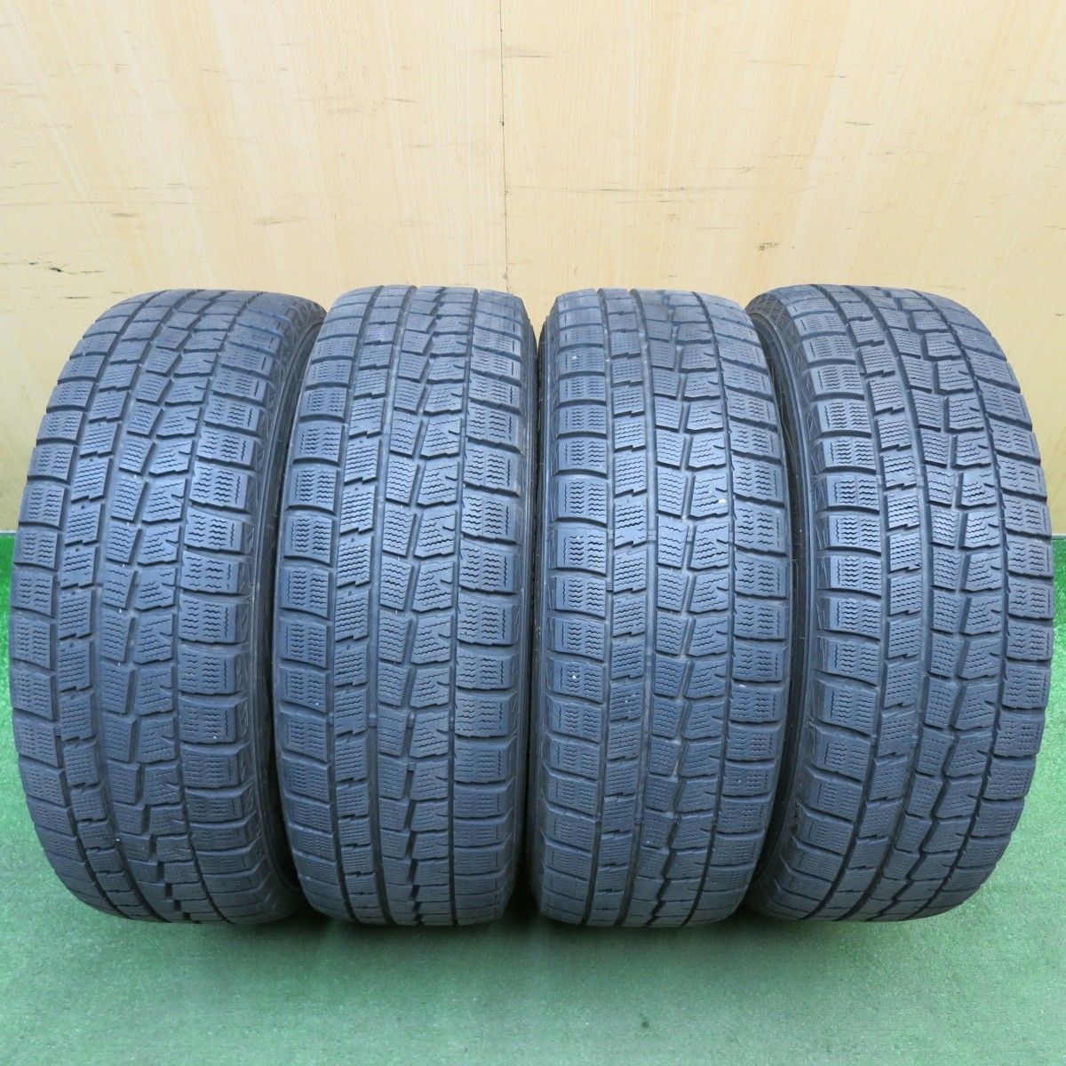 中古バリ溝ダンロップスタッドレスセット205/55R16 ノア、ヴォクシー