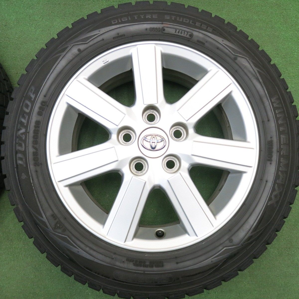 中古バリ溝ダンロップスタッドレスセット205/55R16 ノア、ヴォクシー