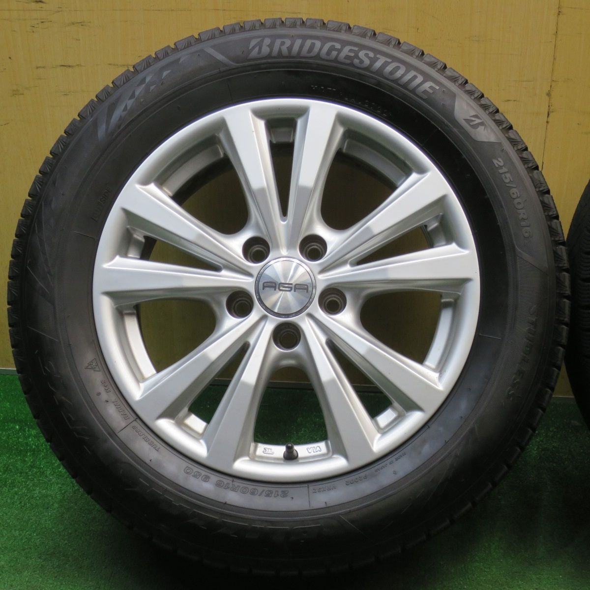 バリ溝！キレイ！9.5分スタッドレス 205/60R16 ダンロップ ウインター 