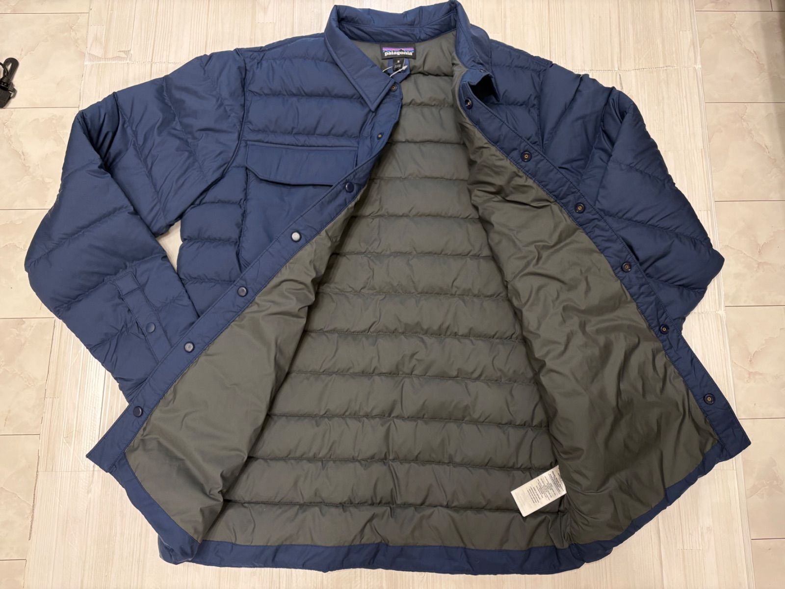 【美品】patagonia（パタゴニア） ダウンシャツジャケット　アウター 美品 Patagonia パタゴニア メンズ サイレント ダウン シャツ
