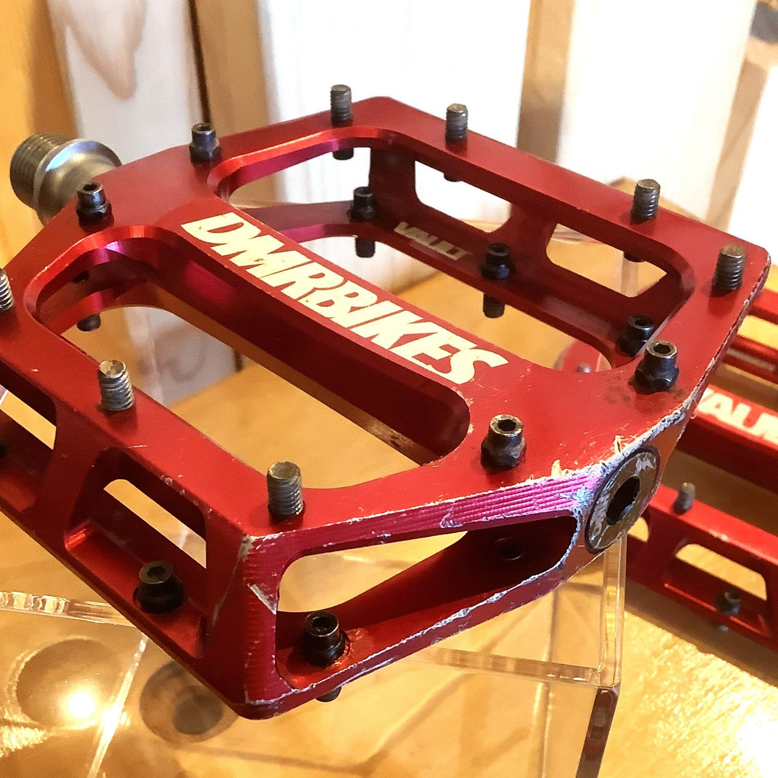 安い，本物保証】 【Used】DMR Vault Midi Red フラットペダル MTB