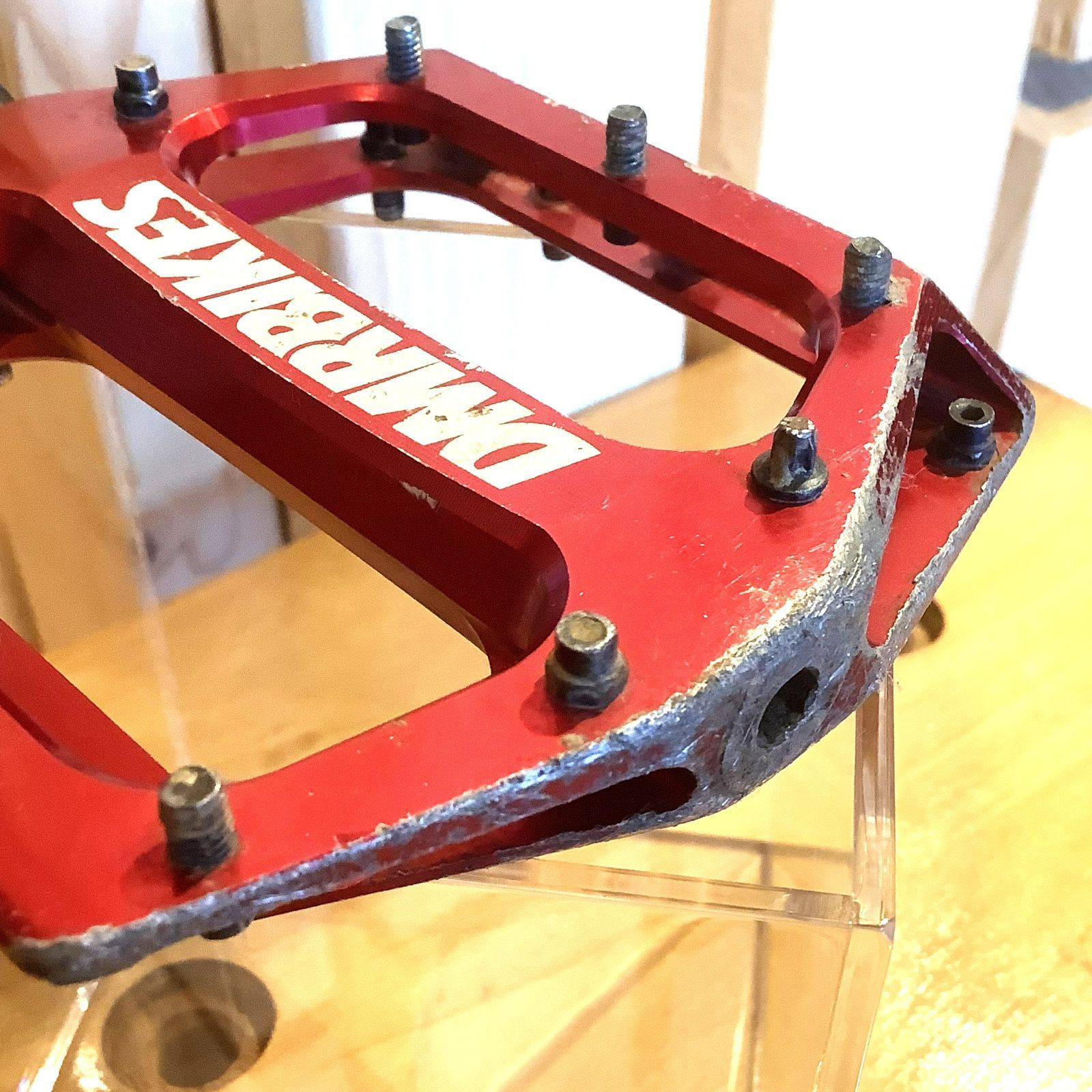 安い，本物保証】 【Used】DMR Vault Midi Red フラットペダル MTB