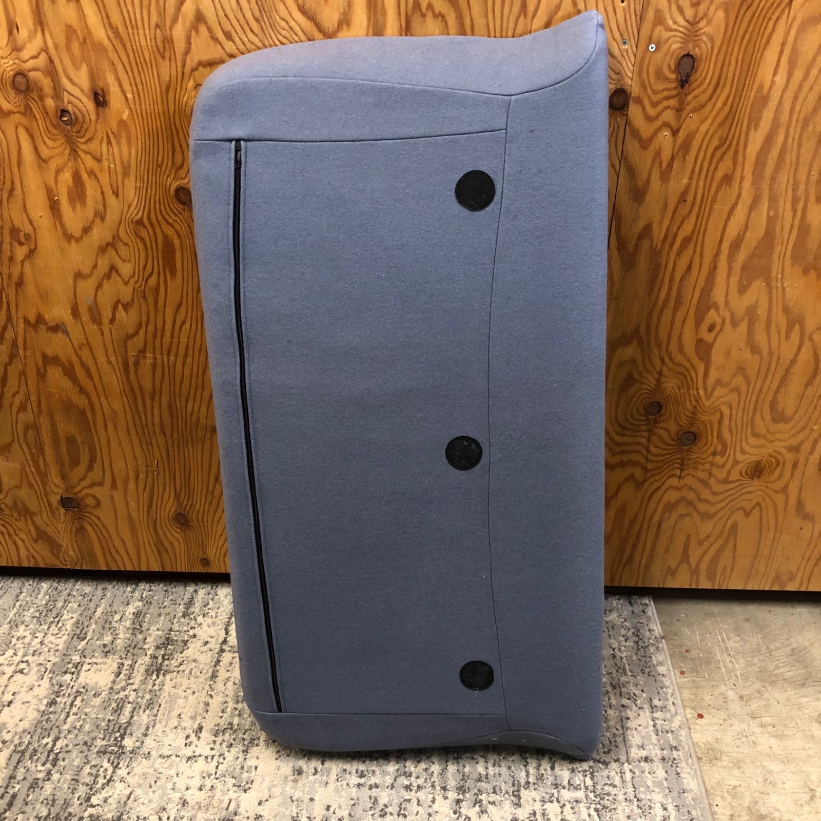 ブラック ライトブルー