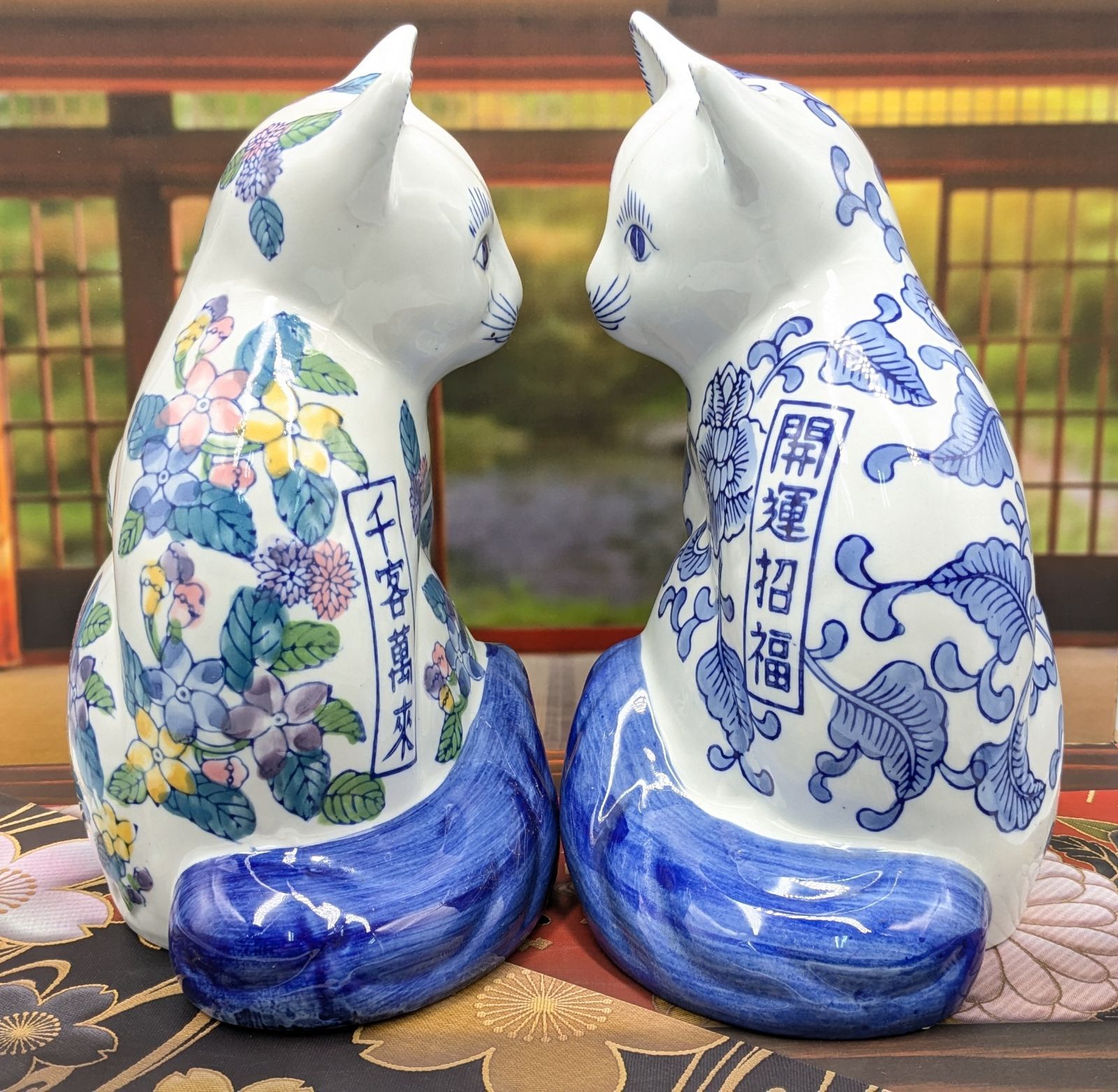 縁起物 招き猫 ペア 2体セット 陶器製 置物 千客万来 開運招福 染付 花