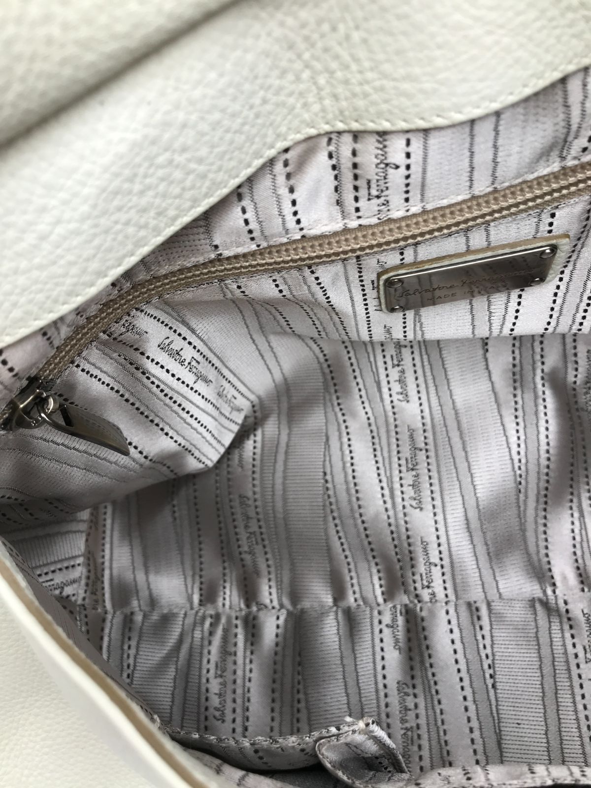 Salvatore Ferragamo フェラガモ ショルダーバッグ ガンチーニ レザー 