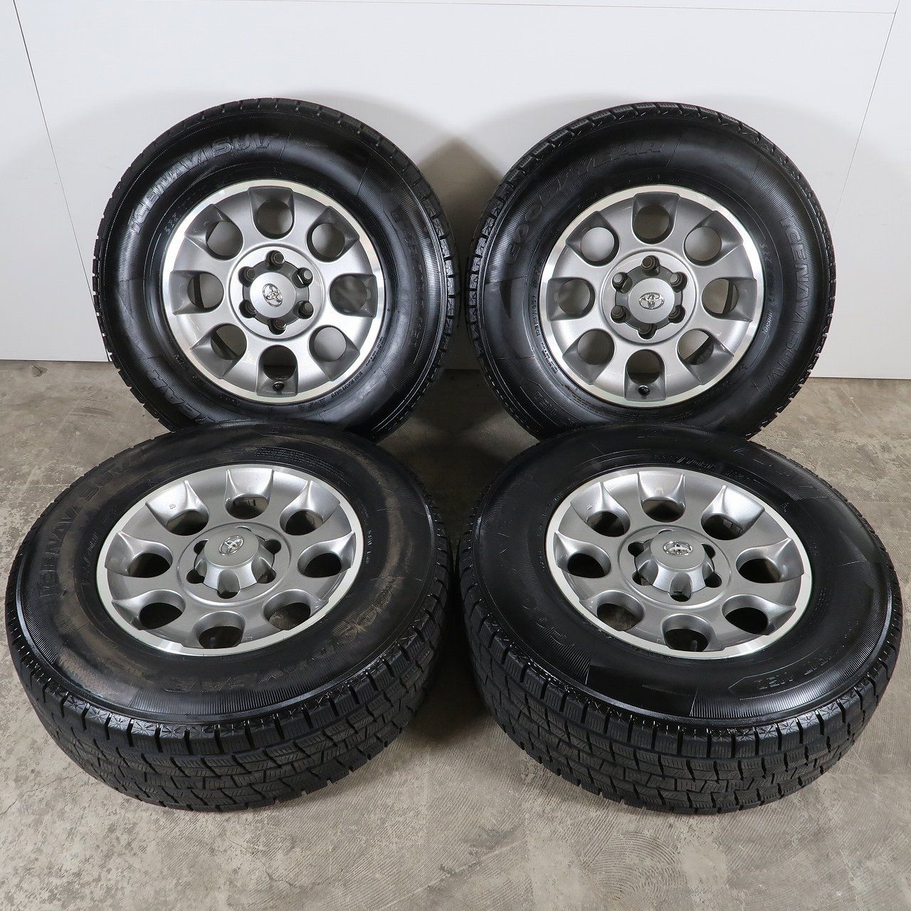 ハイエース　FJクルーザー 純正　215/60R17 2025製美品 FJクルーザー 17インチ FJクルーザー純正スチールホイール 200系