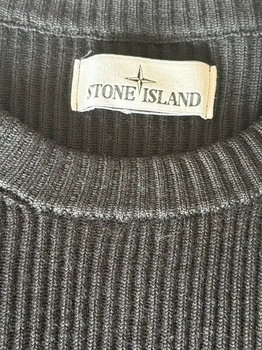 STONE 【新品】STONE ISLAND ワッペン ウール ニット セーター ブルー