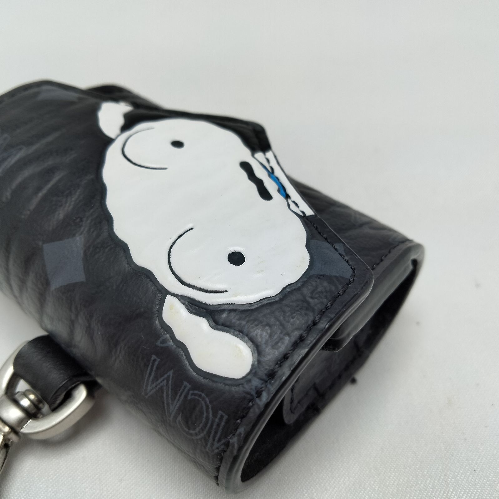 MCM 日本限定 クレヨンしんちゃん AirPods ケース シロ ✨️MCM✨️エムシーエム クレヨンしんちゃん シロ エアポッズプロ