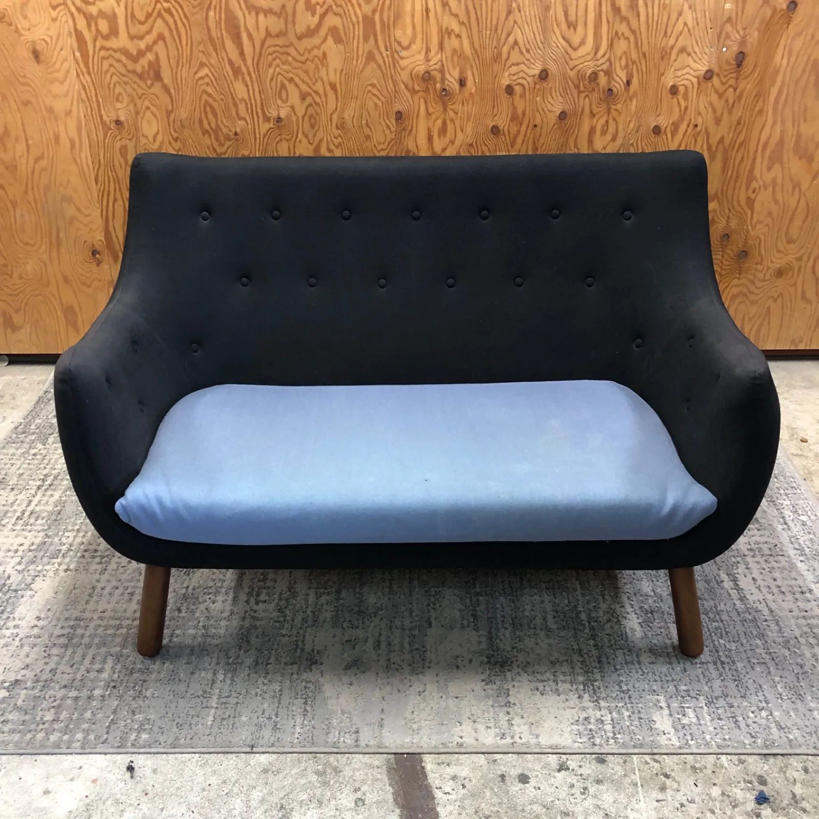 $ げ交渉 Finn Juhl フィンユール POET SOFA ポエトソファ 2人掛け ロングソファ ブラック ライトブルー リプロダクト