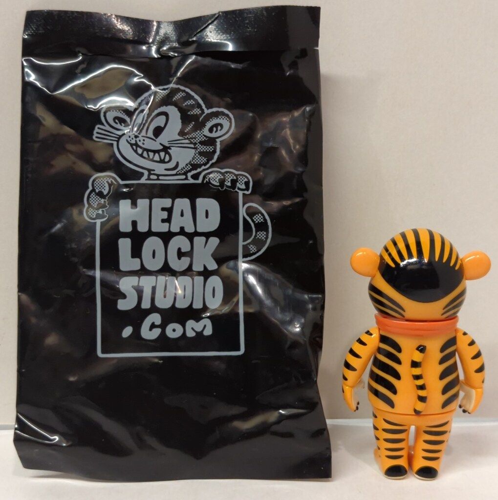 HOW2WORK Johnny's WEiRD COLLECTiONS POCKET CREATURES HEAD LOCK