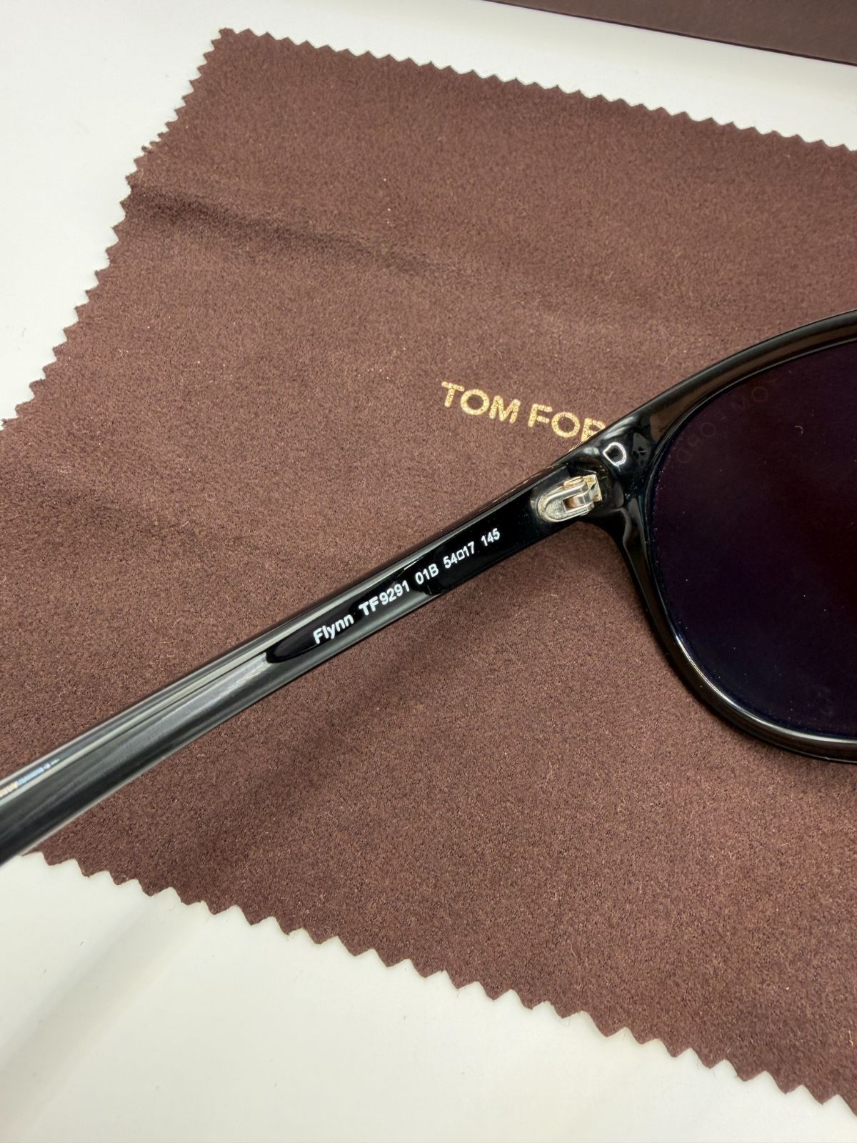トムフォード サングラス Tom Ford TF9291 TOM FORD Flynn TF9291 01B サングラス トムフォード ケース付 - メルカリ