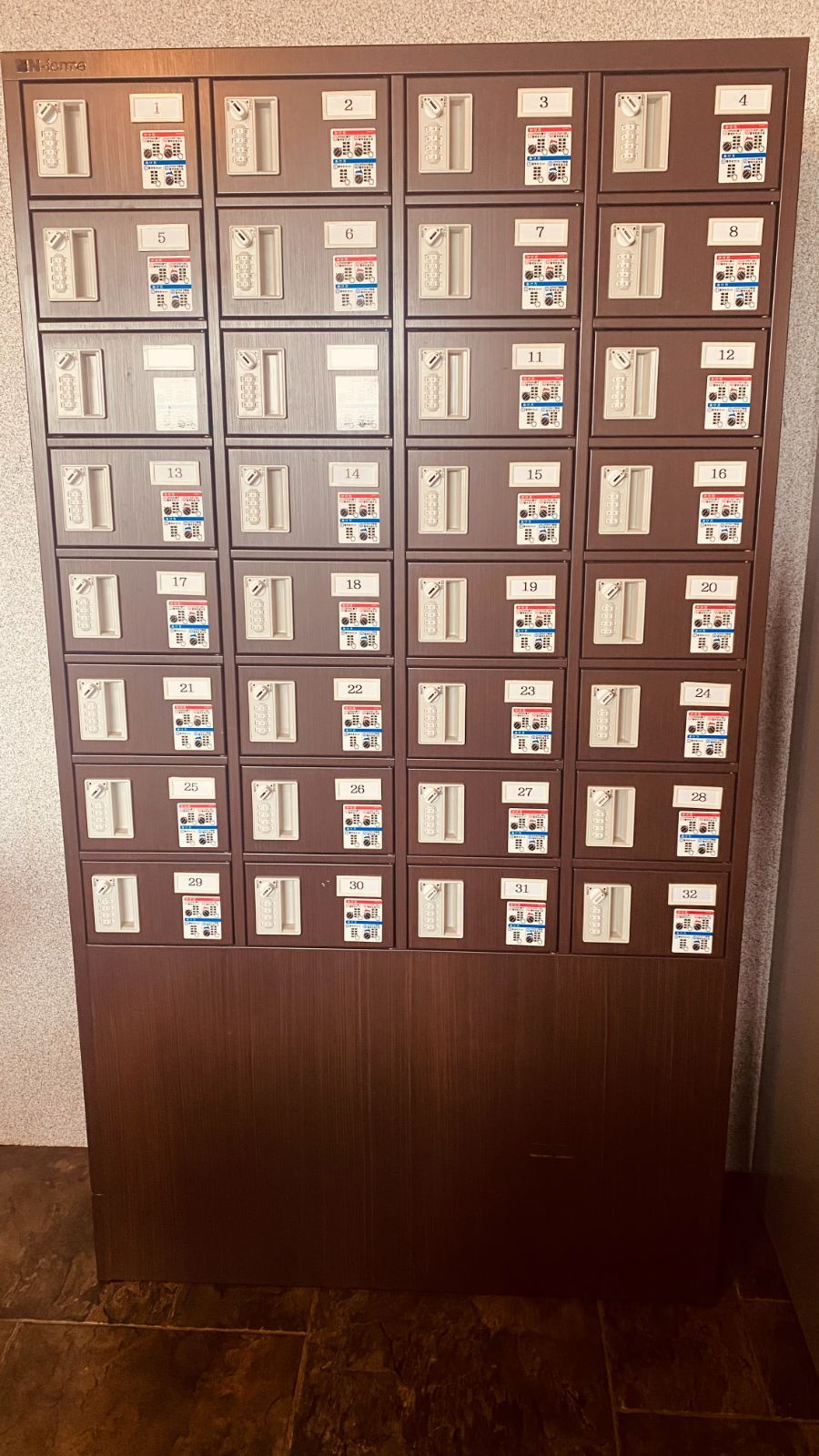 【中古品】木目調貴重品ロッカー 暗証番号錠タイプ