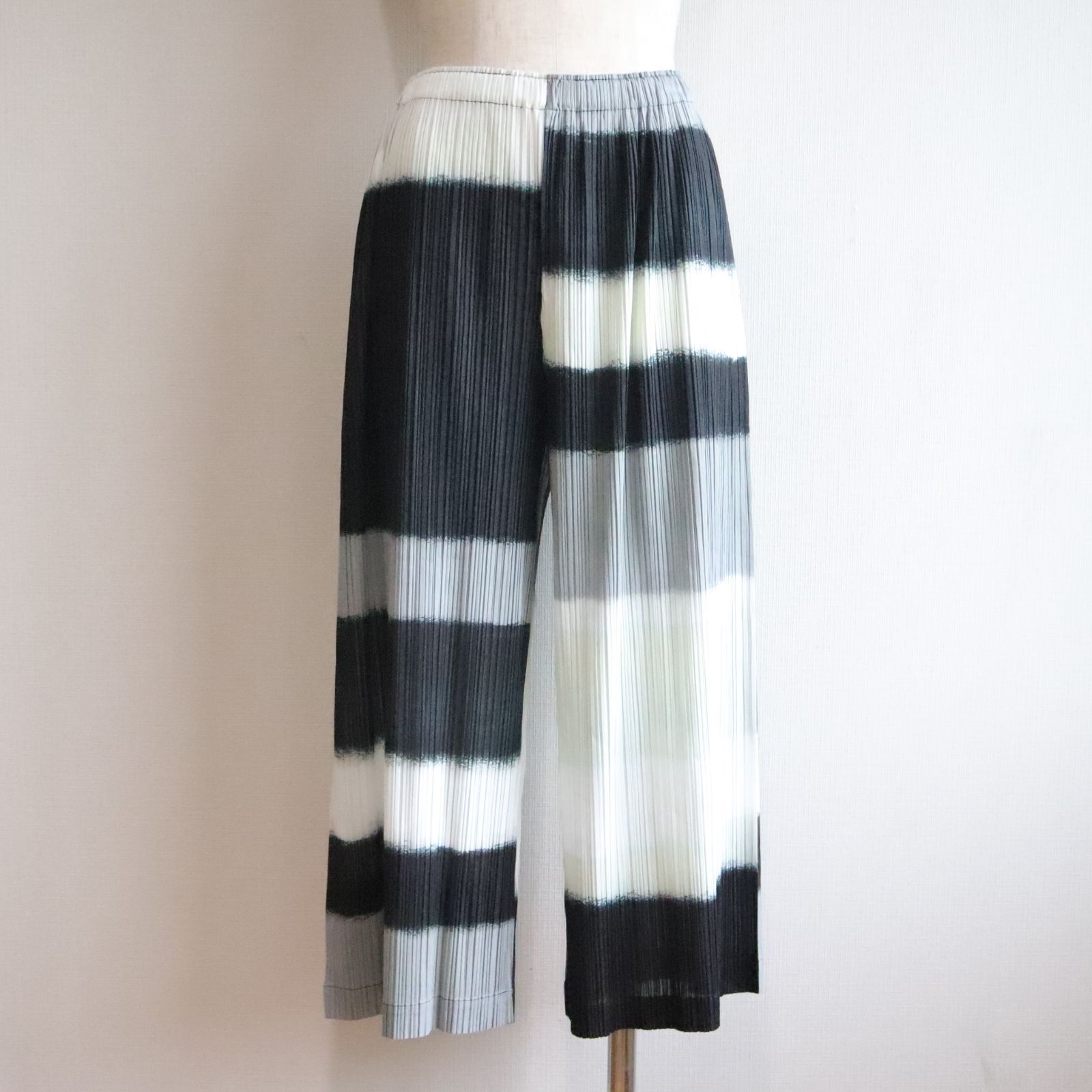 PLEATS PLEASE プリーツプリーズ イッセイミヤケ ワイドパンツ 