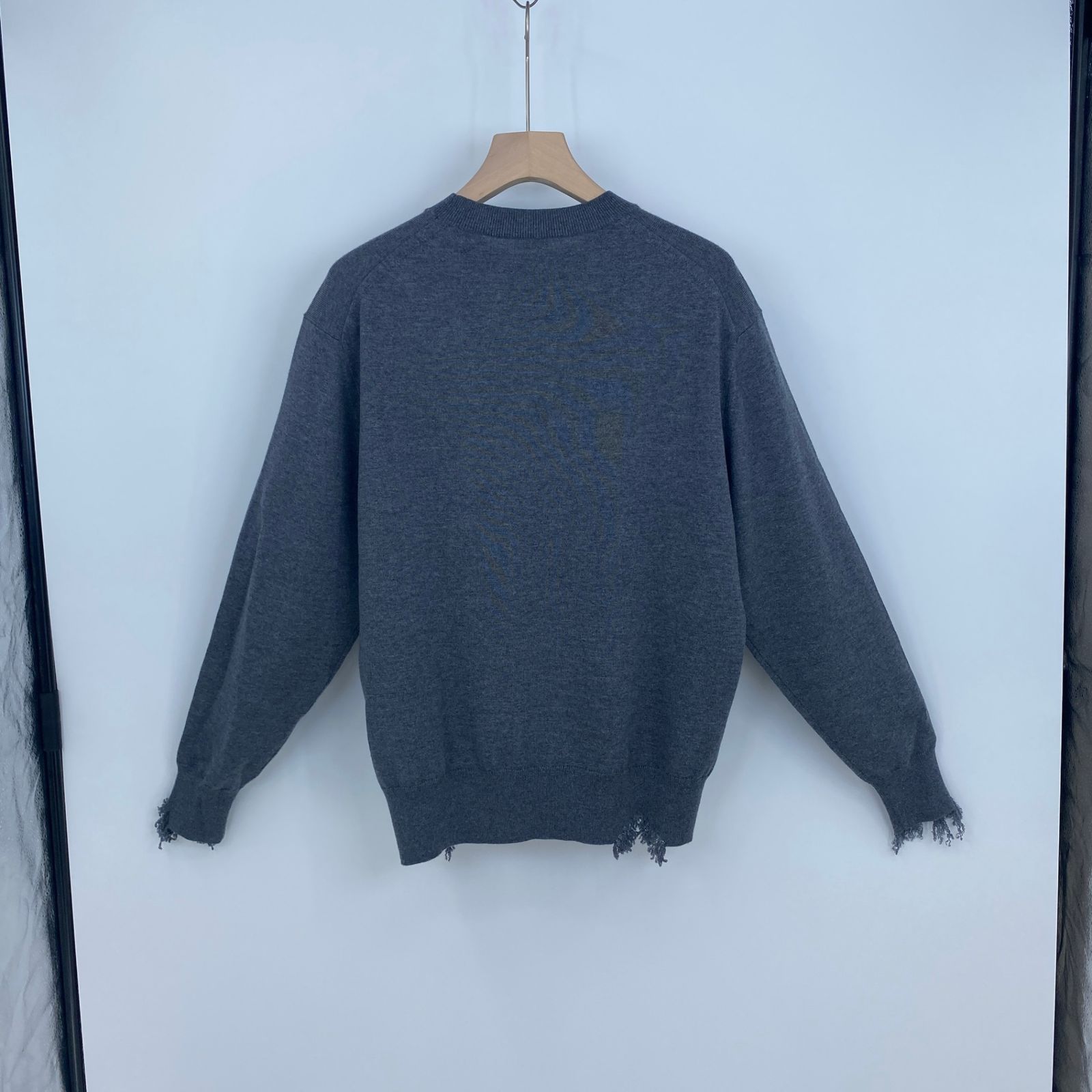 LOEFF ダメージクルーネックニット メンズ L グレー系【中古】 - メルカリ