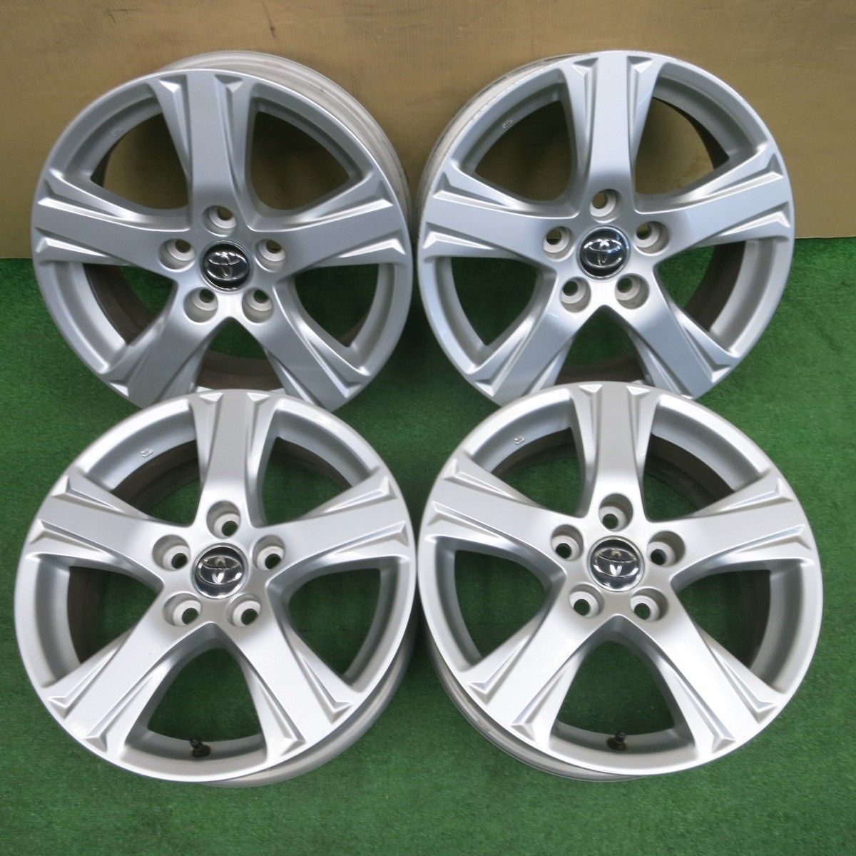 純正 ヴェルファイア 30系 16インチ タイヤ付き ホイールの トヨタ 30 