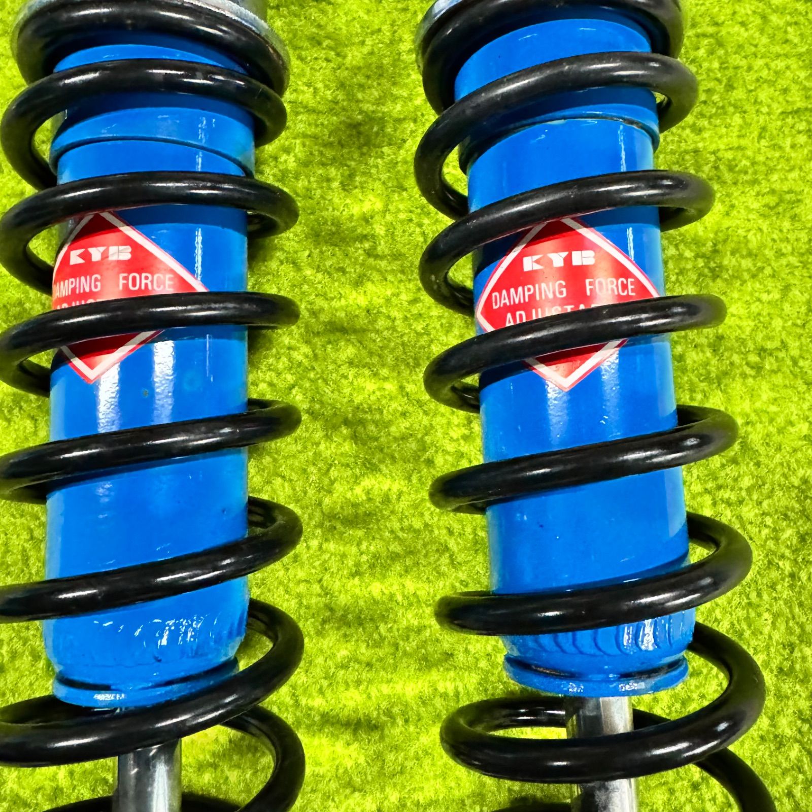 未使用 KYB カヤバ ER33 スカイライン サスペンション ショック 4本 SKGS7-CR33F SKGS7-CR33R 棚5-1 カヤバ スカイライン KYB 1台分 (フロント) R30⁄DR30⁄KDR30