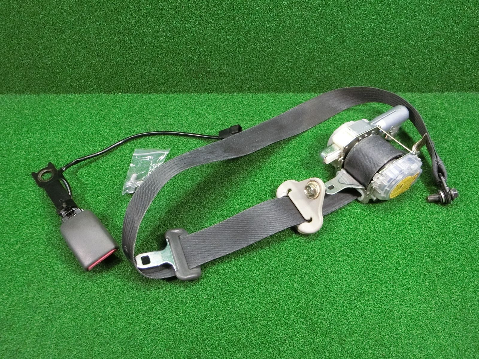 [14324] 送料無料 ダイハツ タント カスタム L375S フロント シートベルト キャッチ 運転席 7R3580-P