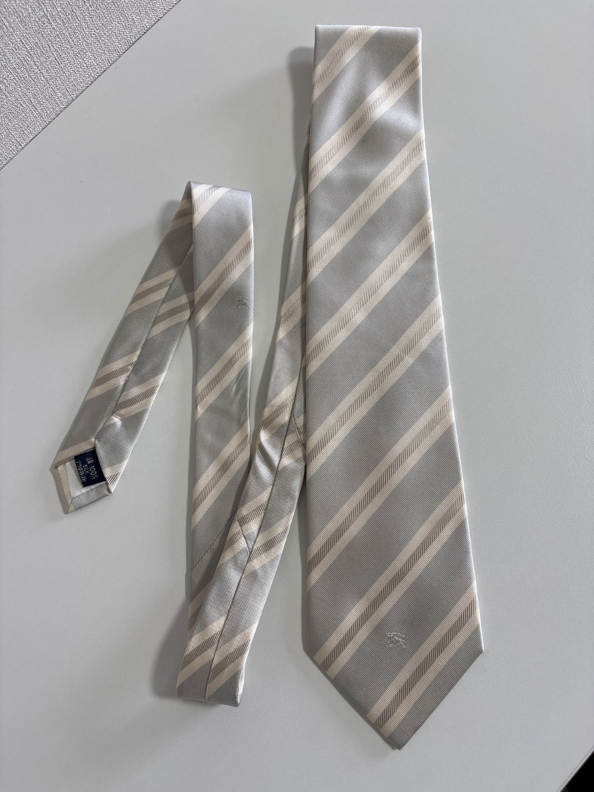 【✨美品✨】BURBERRY バーバリー ネクタイ ストライプ シルバー 結婚式 ✨美品✨】BURBERRY バーバリー ネクタイ ストライプ シルバー 結婚式