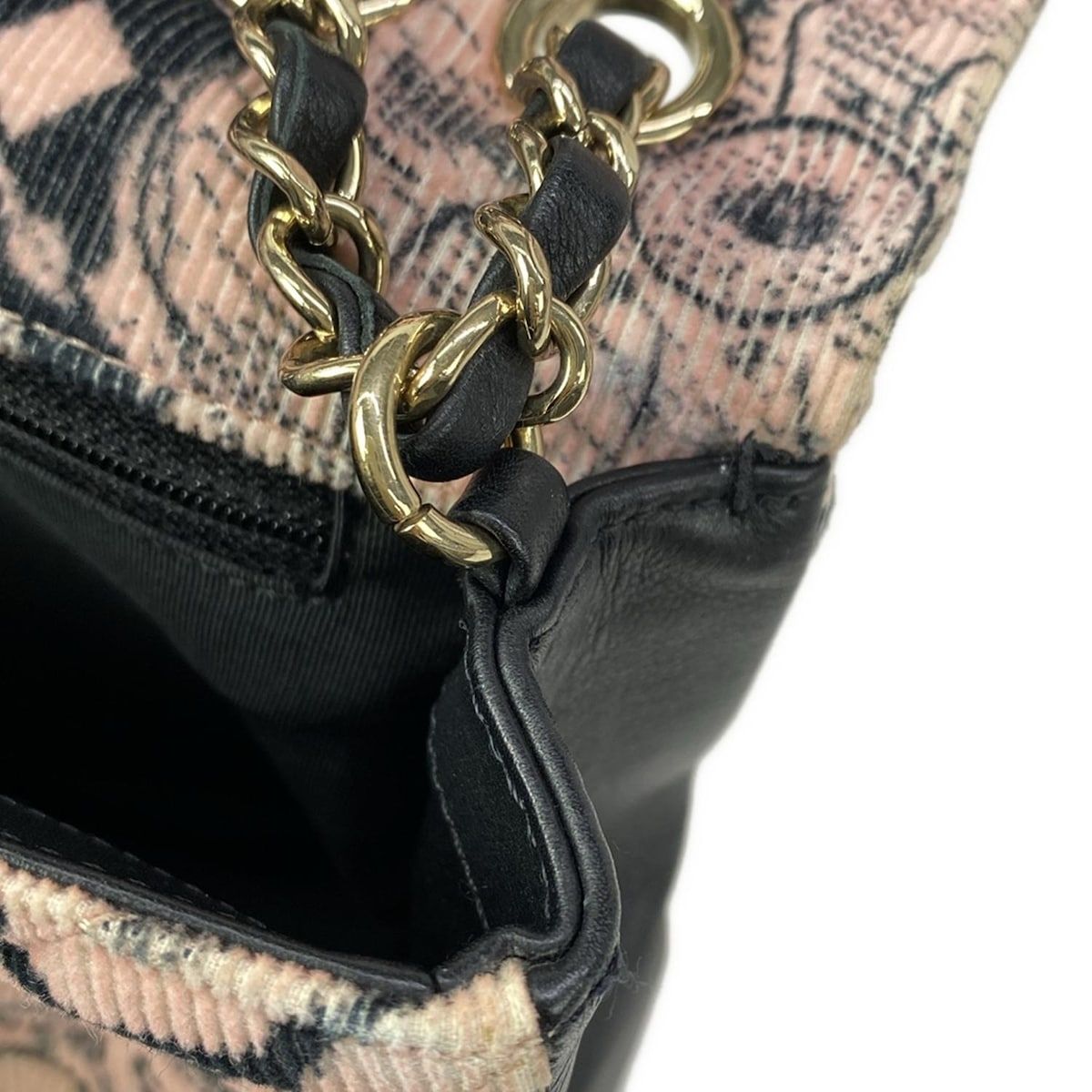 CHANEL(シャネル) ショルダーバッグ カメリア⁄Vステッチ(シェブロン