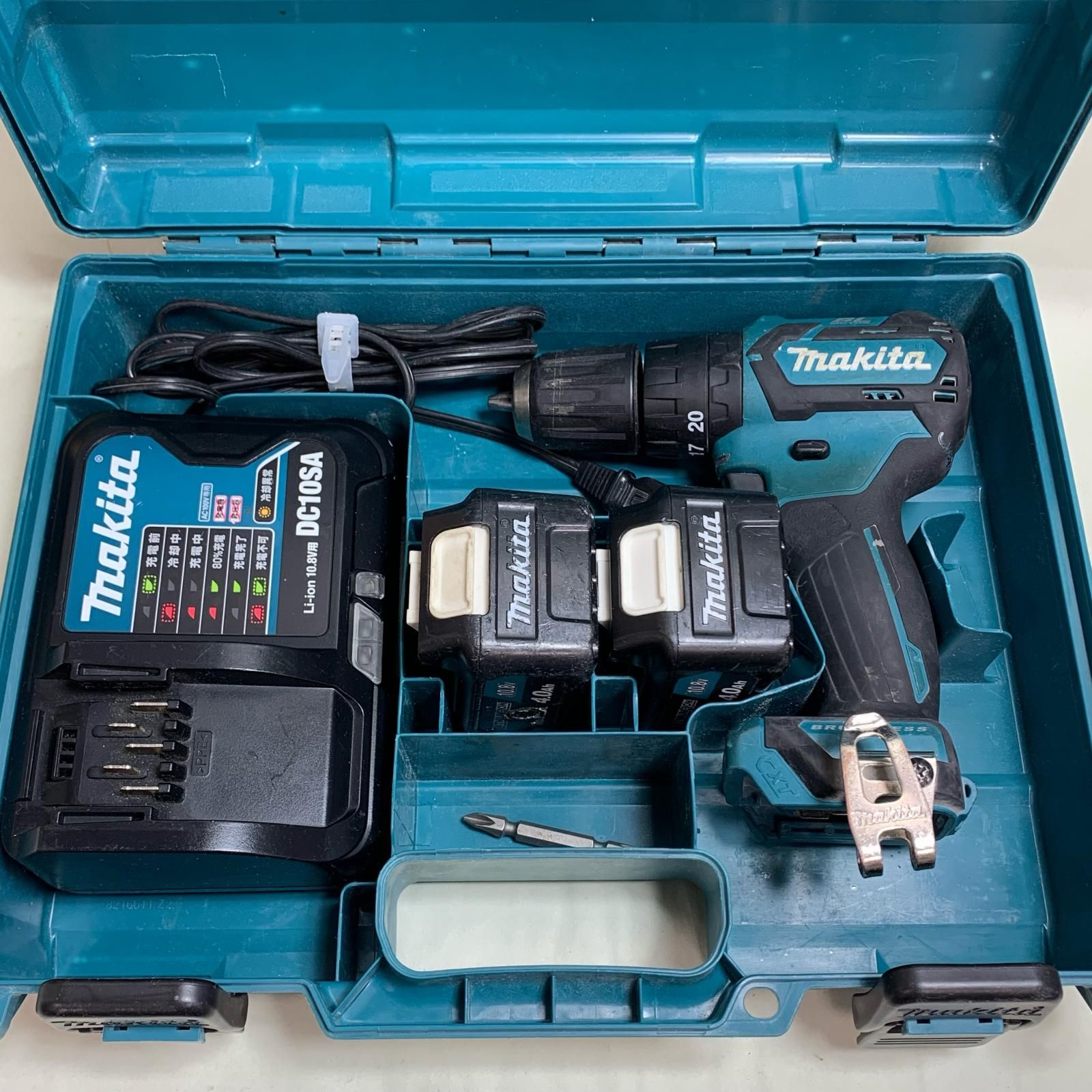 MAKITA マキタ 充電式震動ドライバドリル 充電器・充電池2個・ケース付 