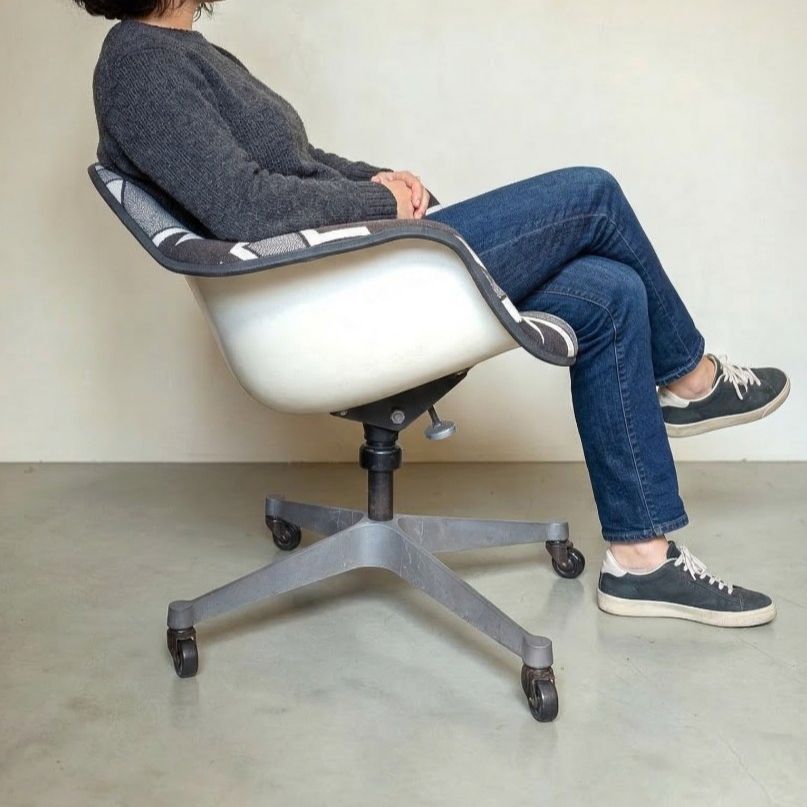 |イームズアームシェルチェア