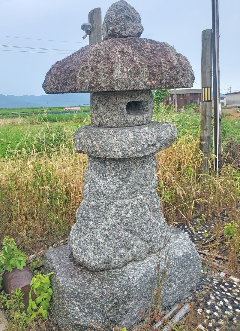 引取り限定】【配送要相談】特大高さ約260cm 山かけ石灯篭｜日本庭園