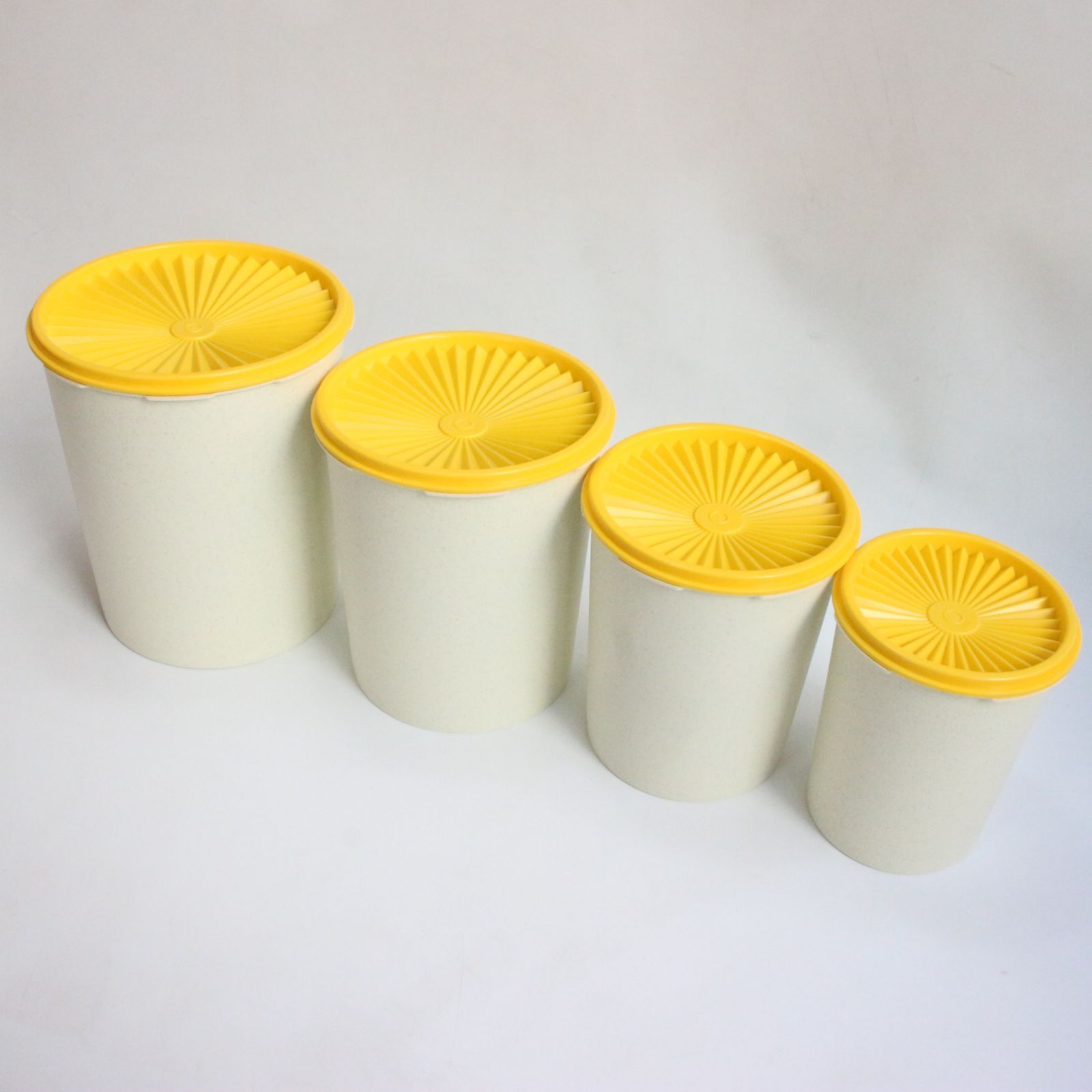 TM_161箱無しTupperware タッパーウェア グランプリデコレーター 4個